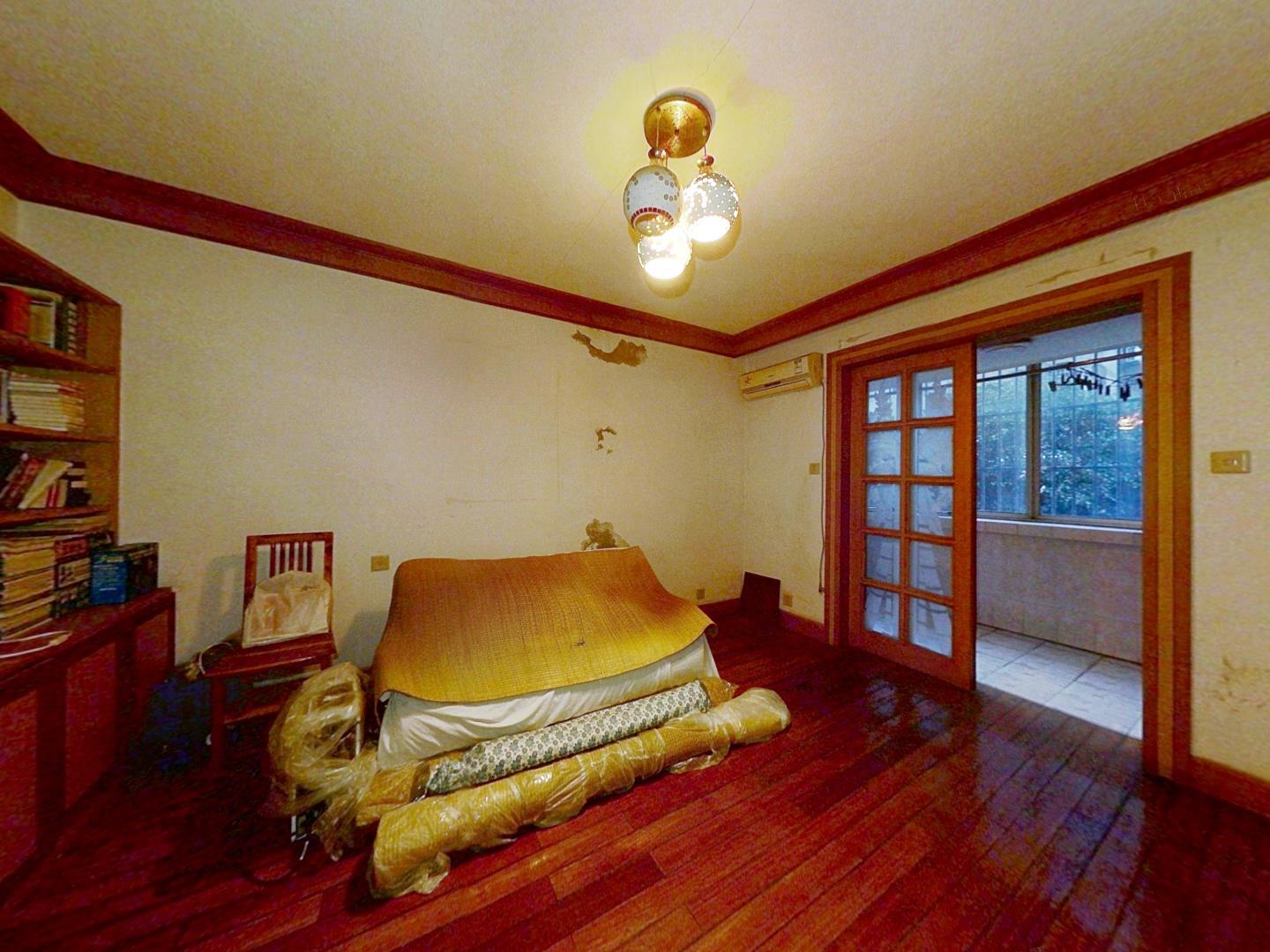 华侨花苑 3室2厅2卫 131.90m&sup2;