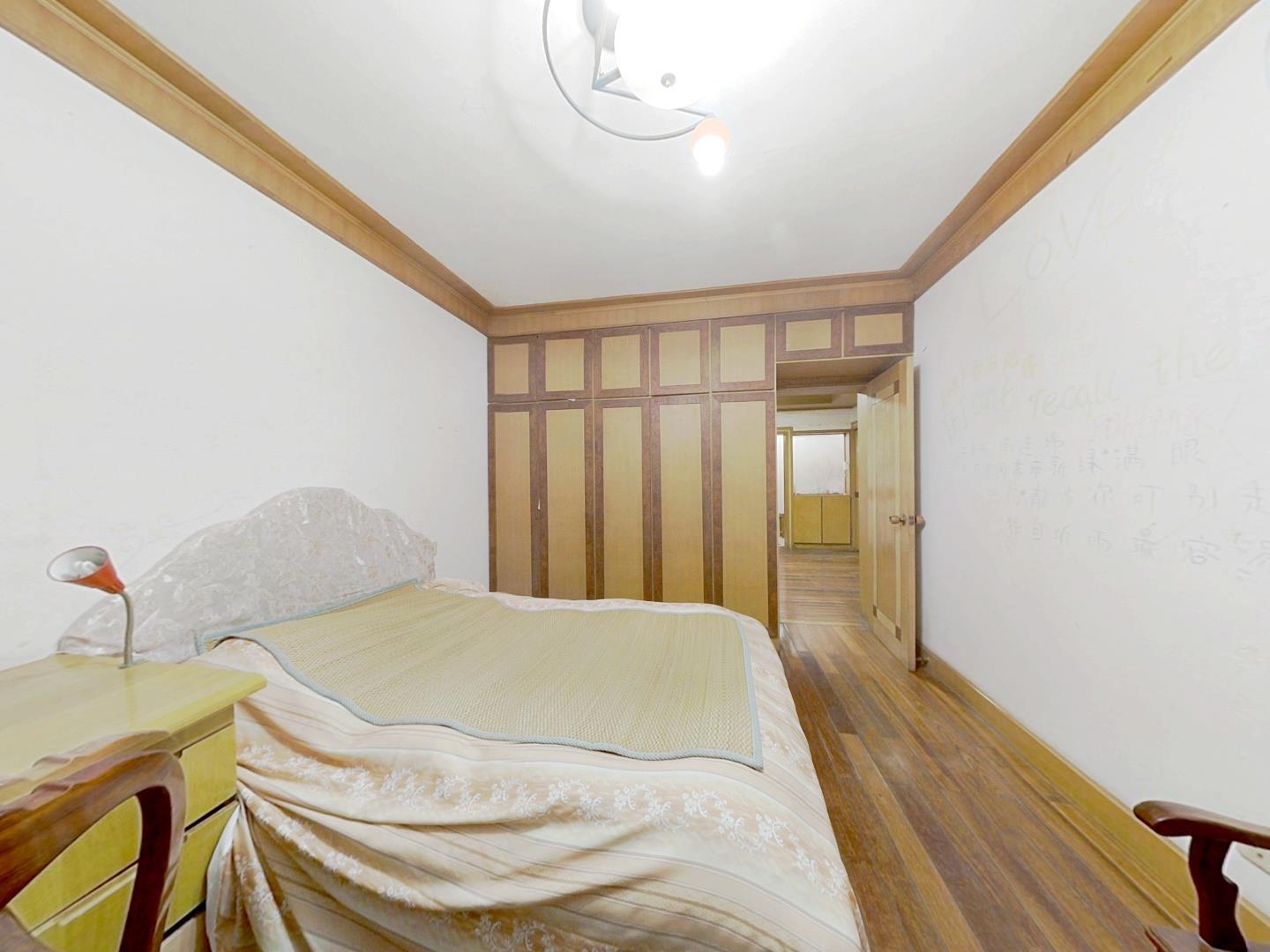 华侨花苑 3室2厅2卫 131.90m&sup2;