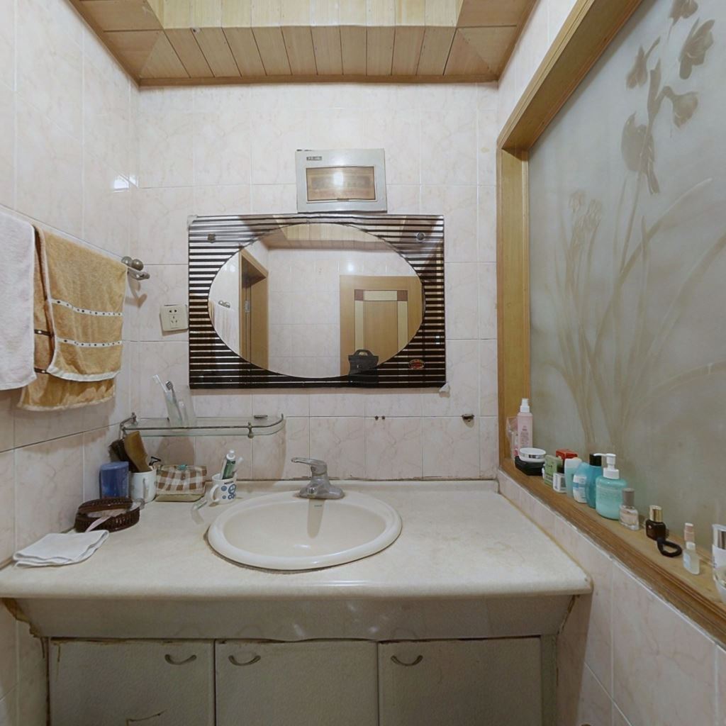 华侨花苑 3室2厅2卫 131.90m&sup2;