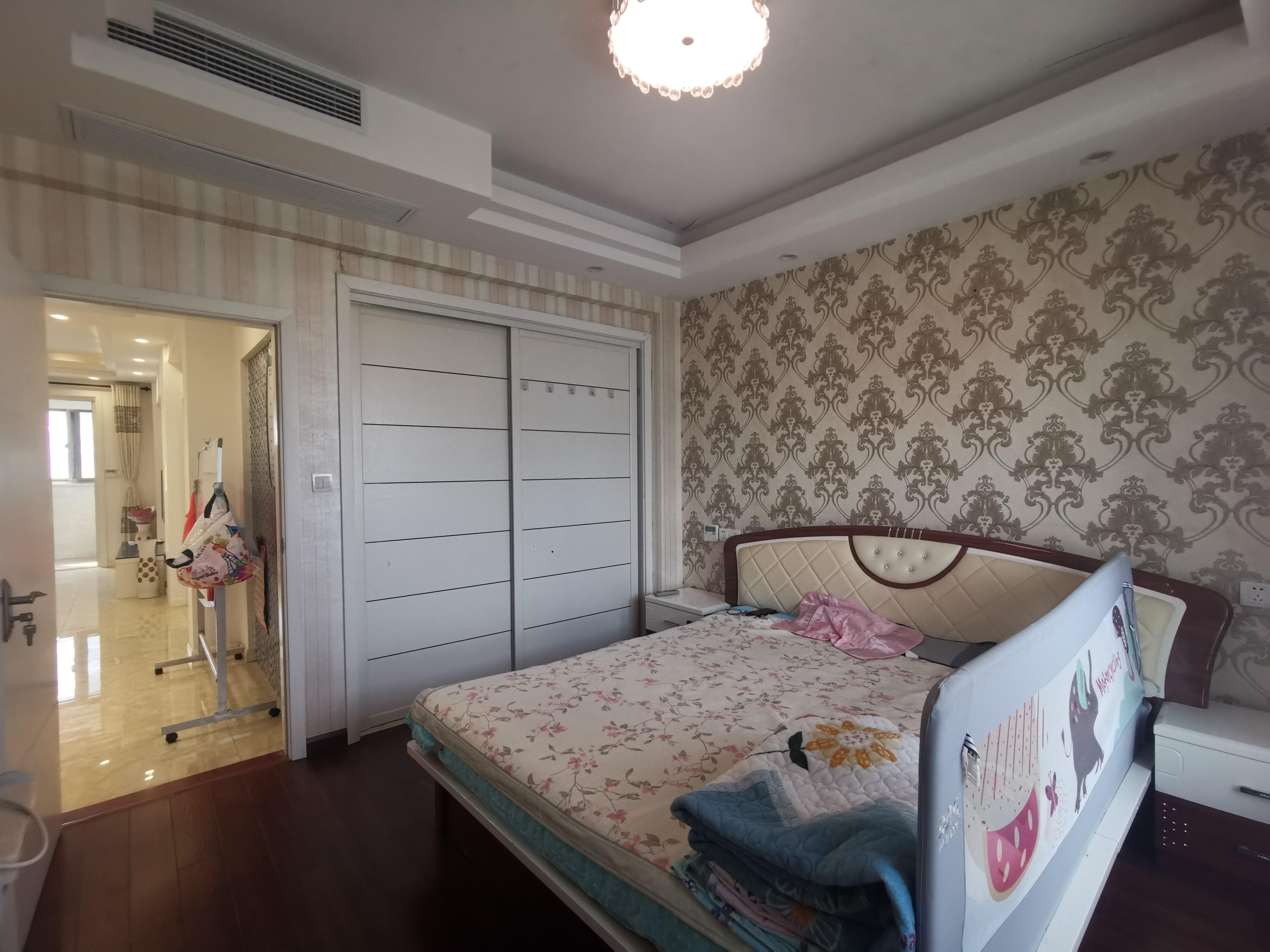 润华国际中心 3室2厅2卫 137.00m&sup2;