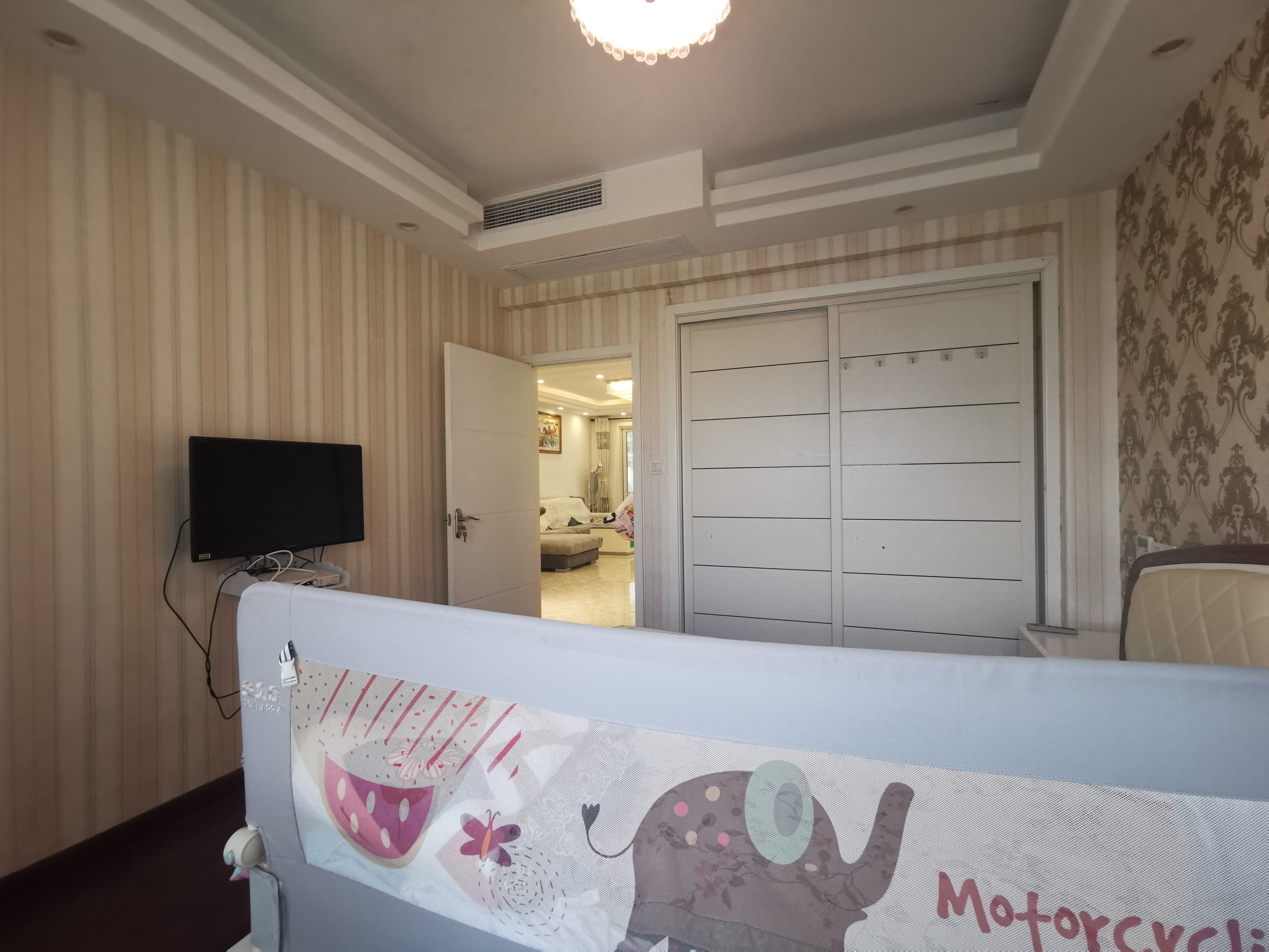 润华国际中心 3室2厅2卫 137.00m&sup2;