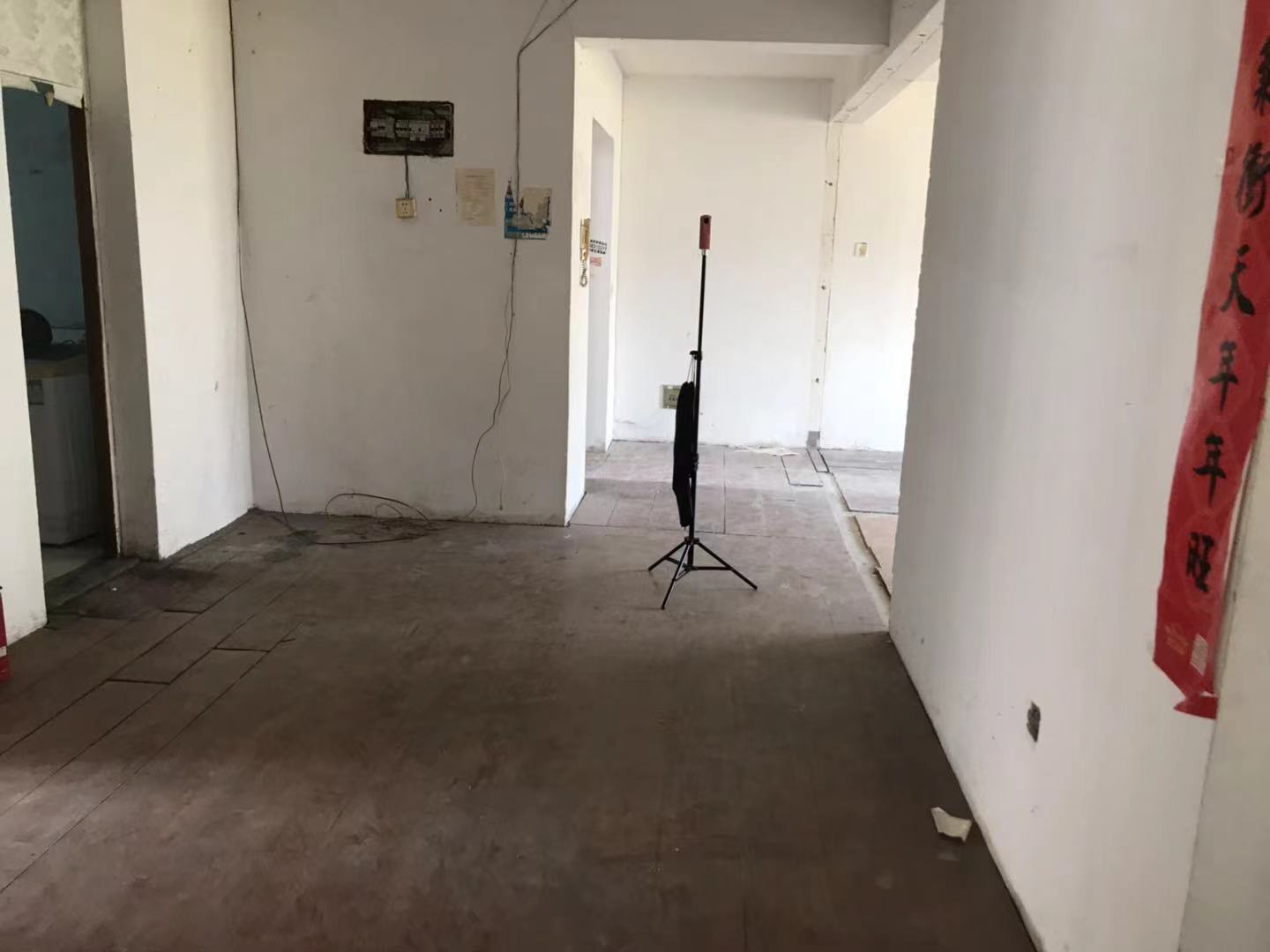 外滩小区 3室1厅1卫 131m²