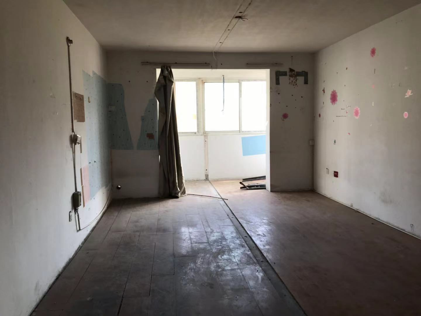 外滩小区 3室1厅1卫 131m&sup2;