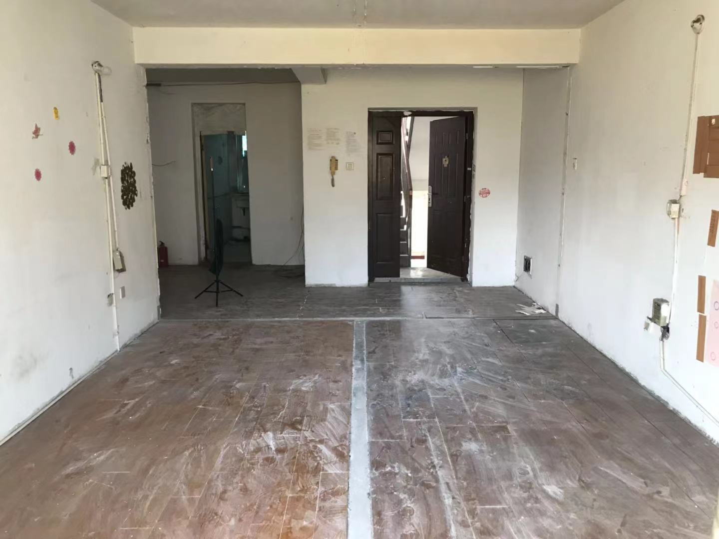 外滩小区 3室1厅1卫 131m&sup2;