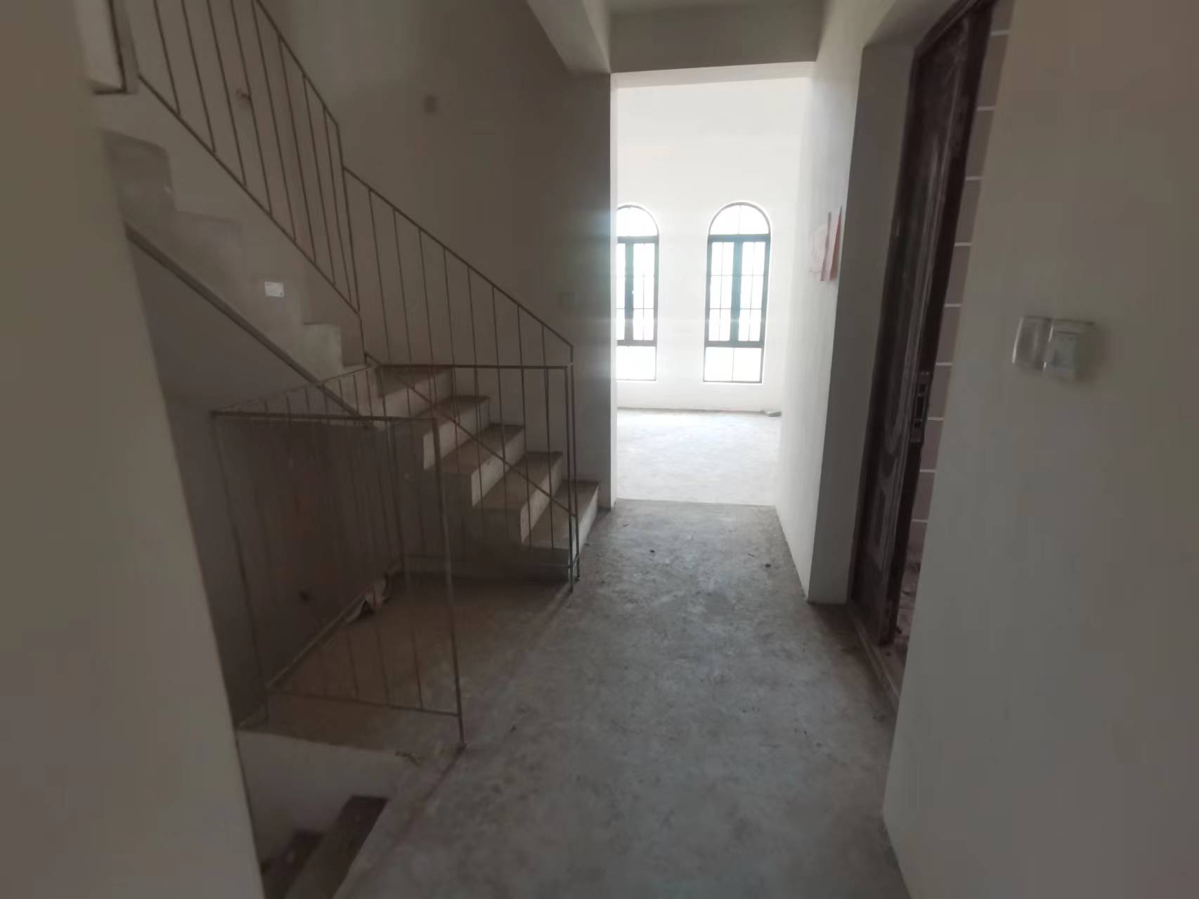 罗福宫 4室2厅3卫 273m²