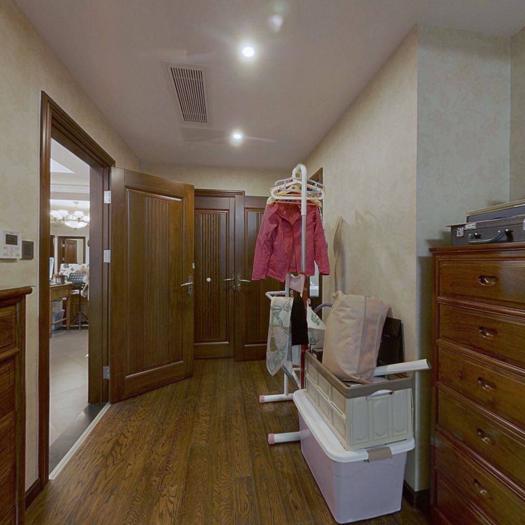 绿城玉兰公寓 4室2厅2卫 183.00m²