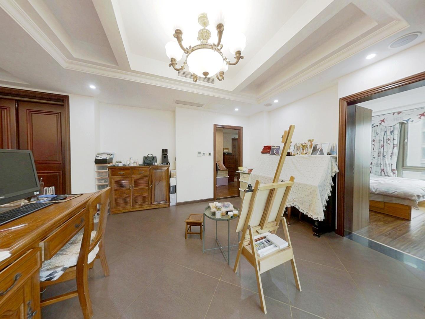 绿城玉兰公寓 4室2厅2卫 183.00m²