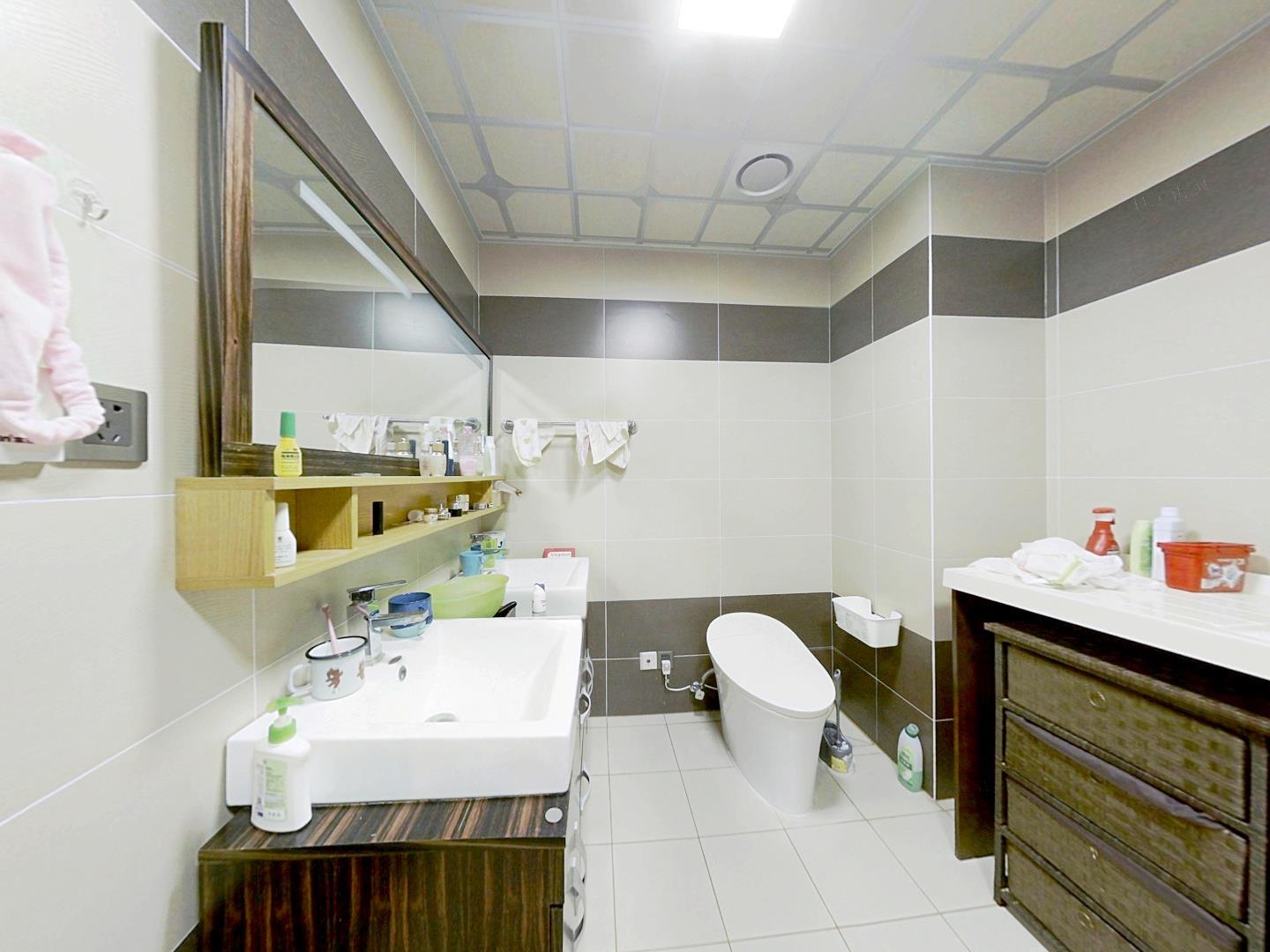 绿城玉兰公寓 4室2厅2卫 183.00m²