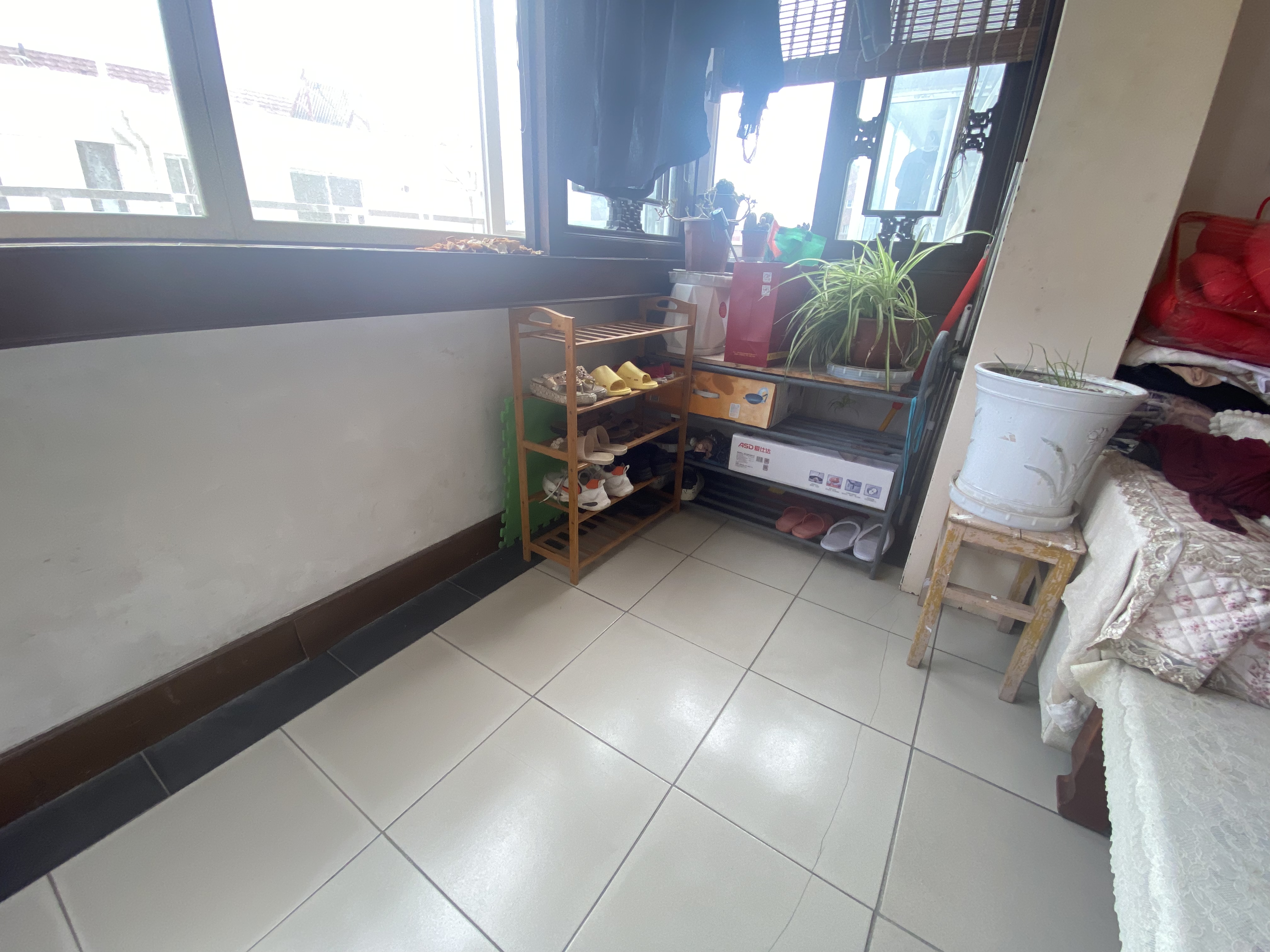 易家桥新村 3室2厅1卫 90.00m&sup2;