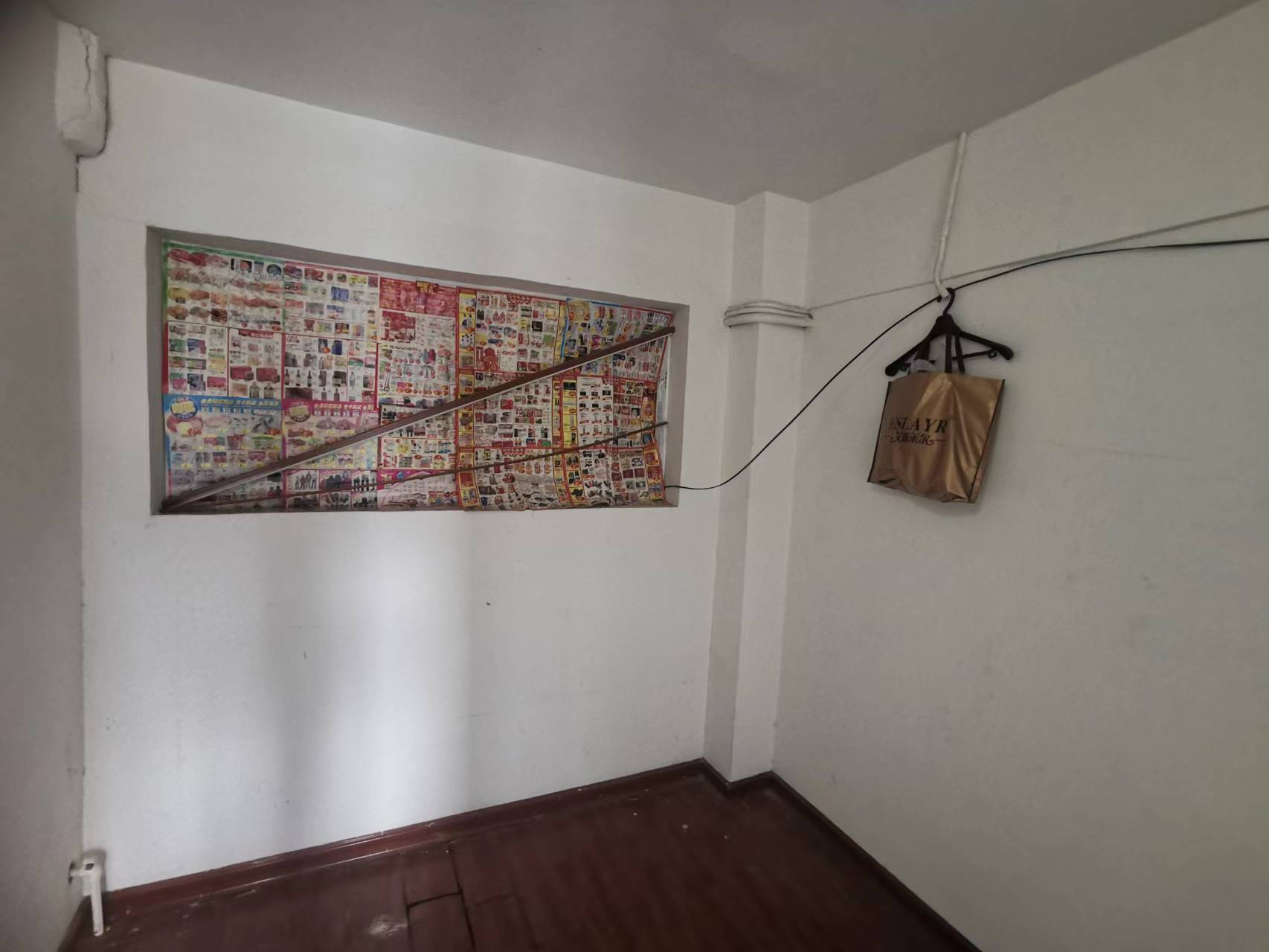 鸿运装饰城 1室1厅1卫 43m&sup2;