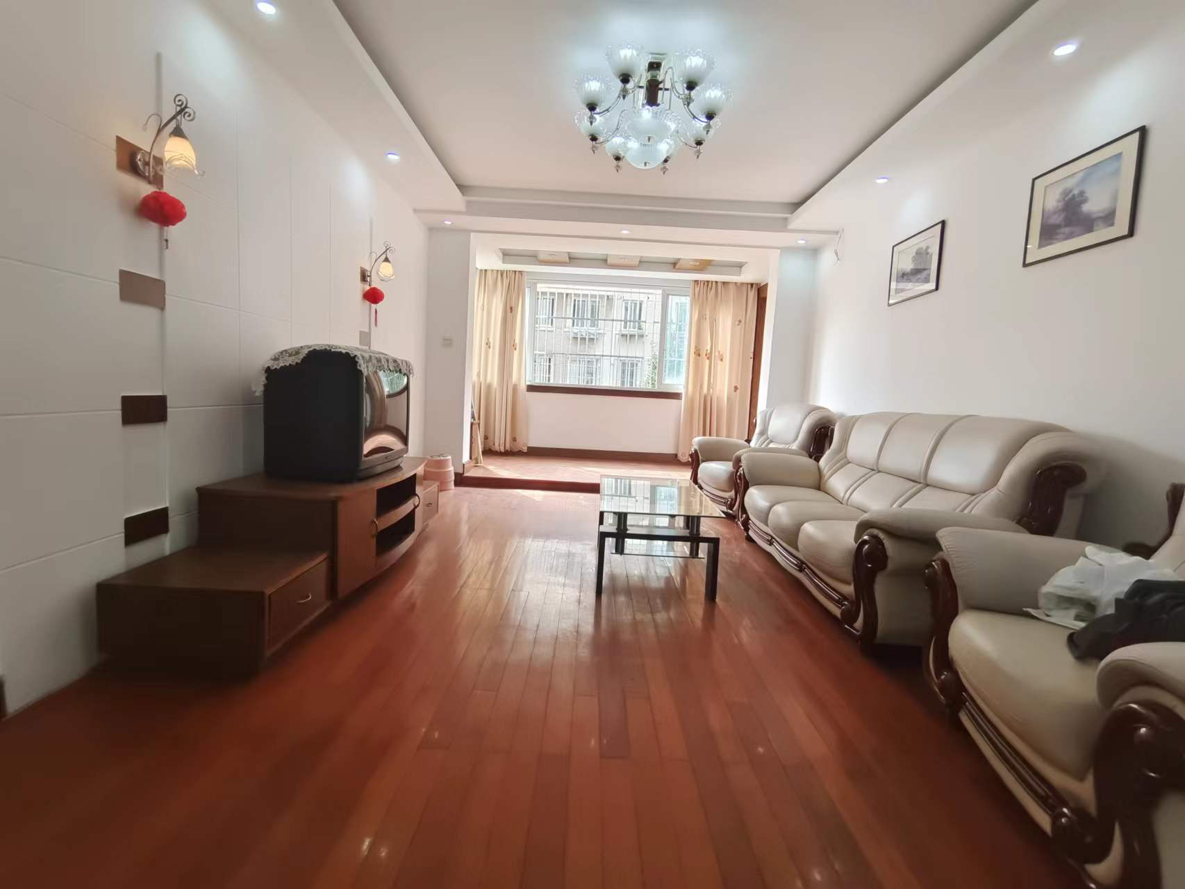 黎明花园 3室2厅2卫 129.61m&sup2;