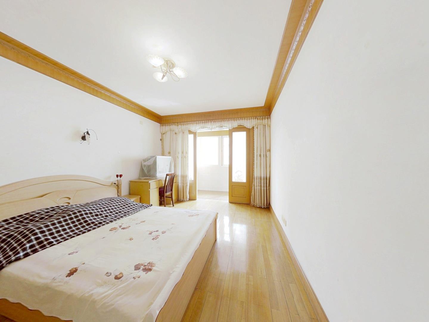 越江新村 3室2厅1卫 127.8m&sup2;