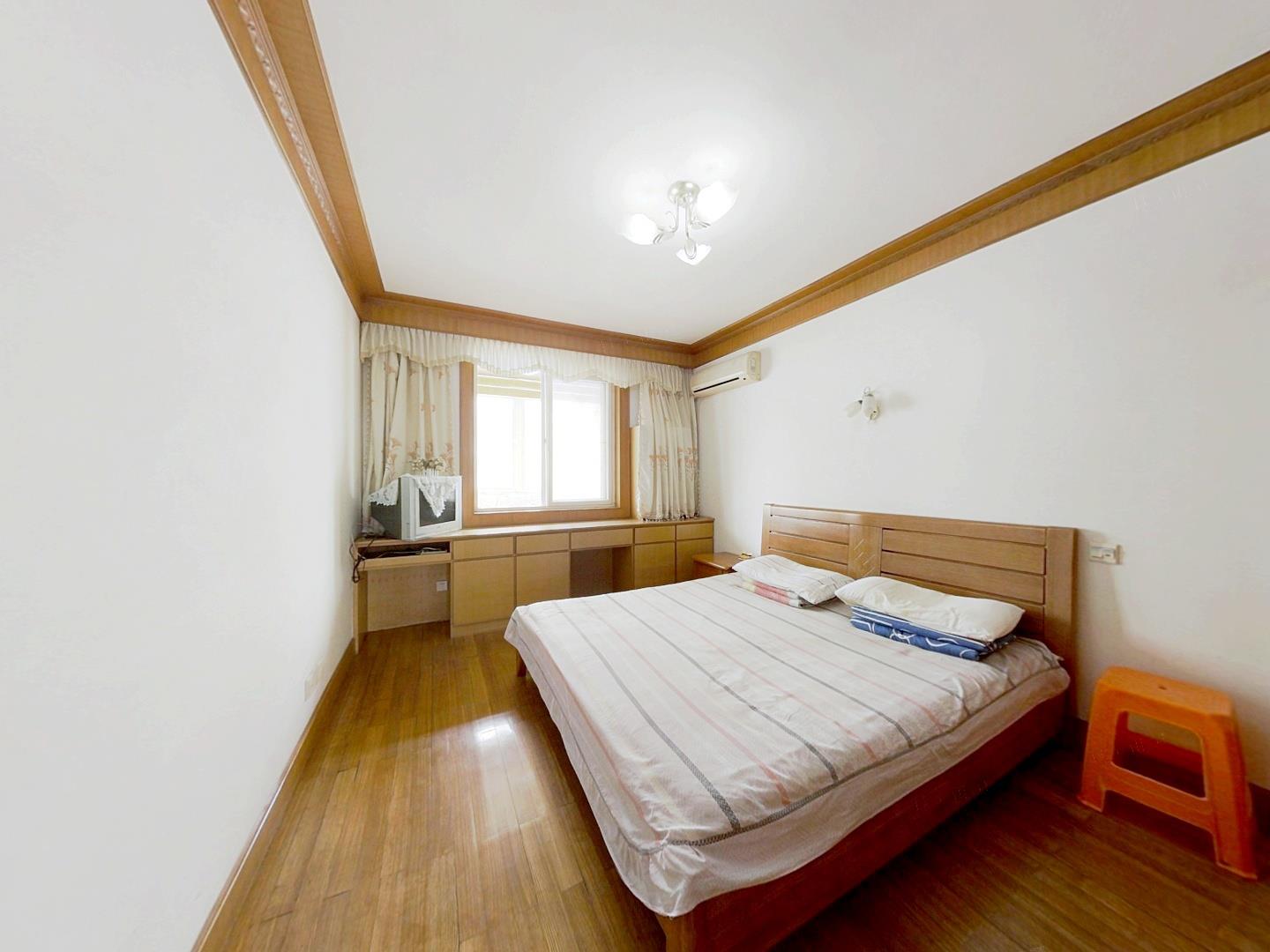 越江新村 3室2厅1卫 127.8m&sup2;