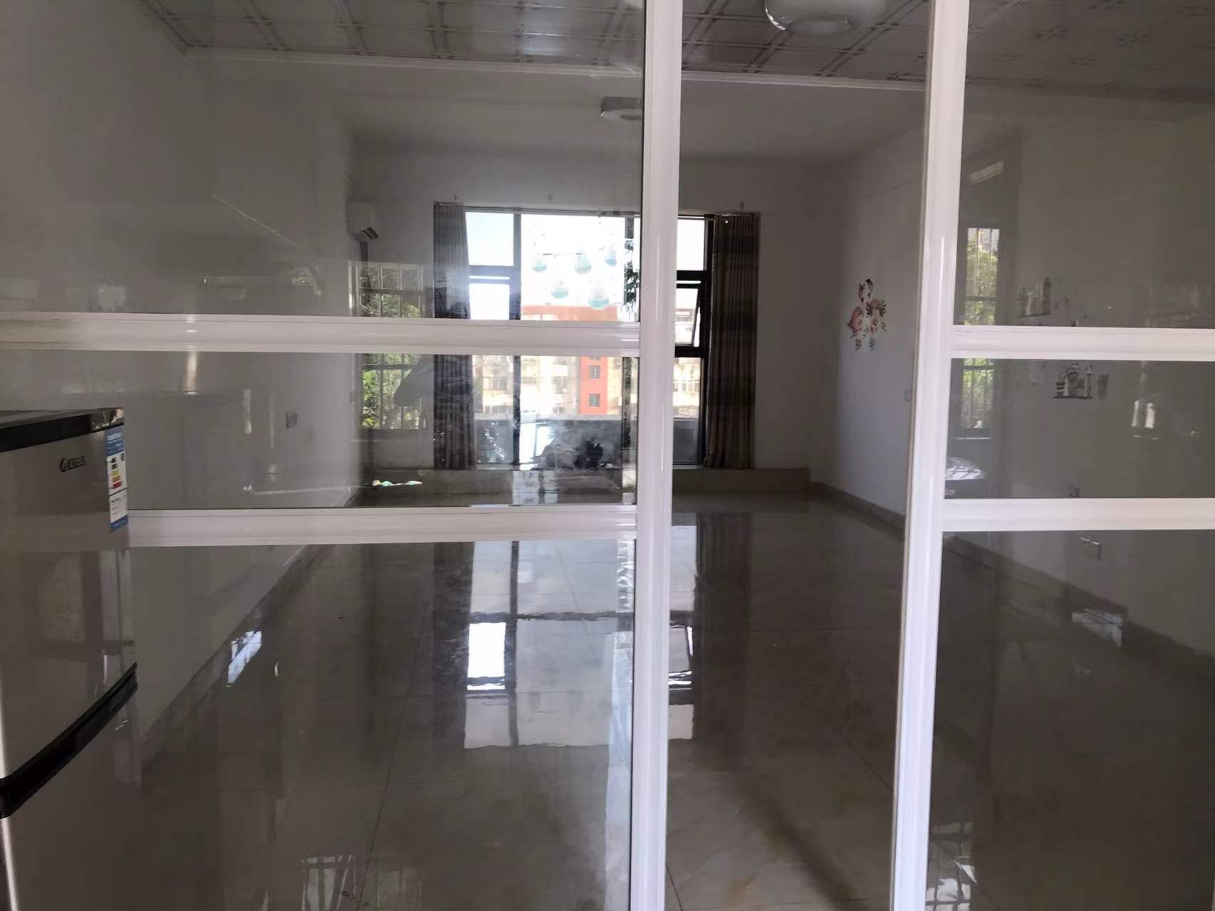 现代生活广场 1室1厅1卫 60m&sup2;