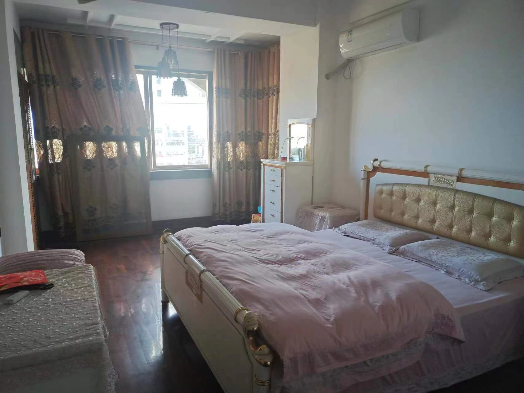 南通大厦 4室2厅3卫 240m&sup2;