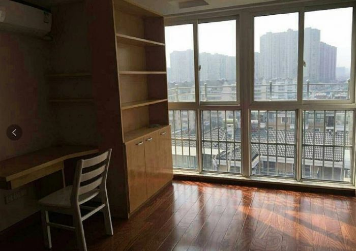 东晖花园 3室2厅2卫 130m&sup2;