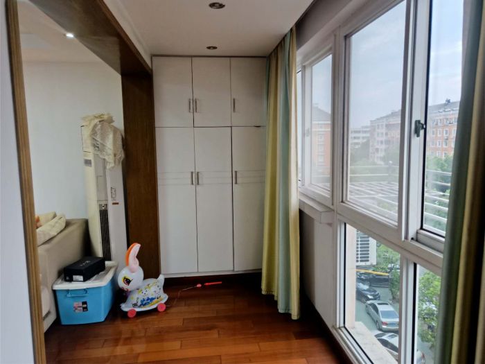 东昇花园 3室2厅1卫 135.6m&sup2;
