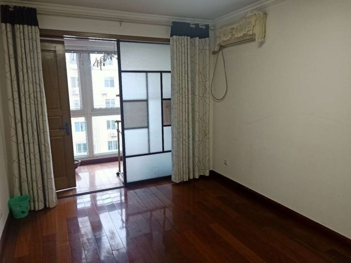 东昇花园 3室2厅1卫 135.6m&sup2;