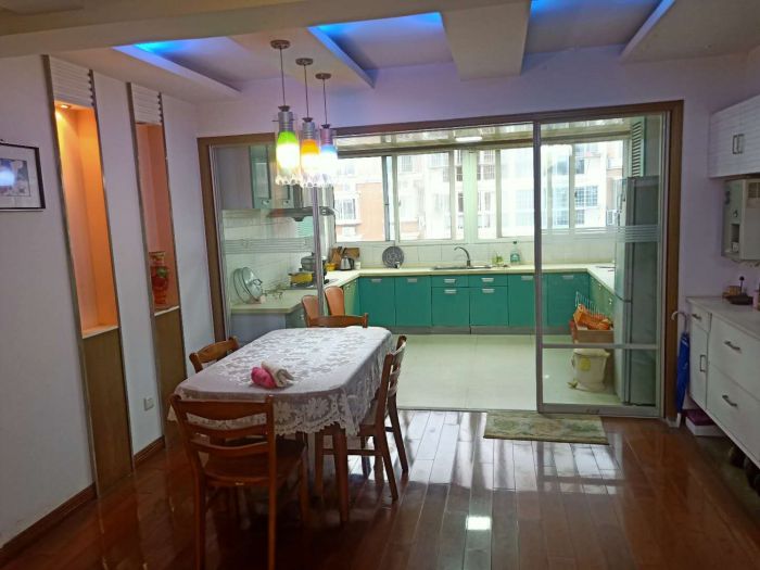 东昇花园 3室2厅1卫 135.6m&sup2;