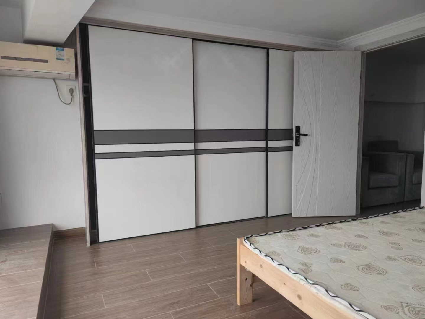 金海岸国际广场 2室2厅1卫 71m&sup2;