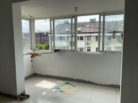滨河东城 5室2厅2卫 140m&sup2;