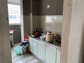 滨河东城 5室2厅2卫 140m&sup2;
