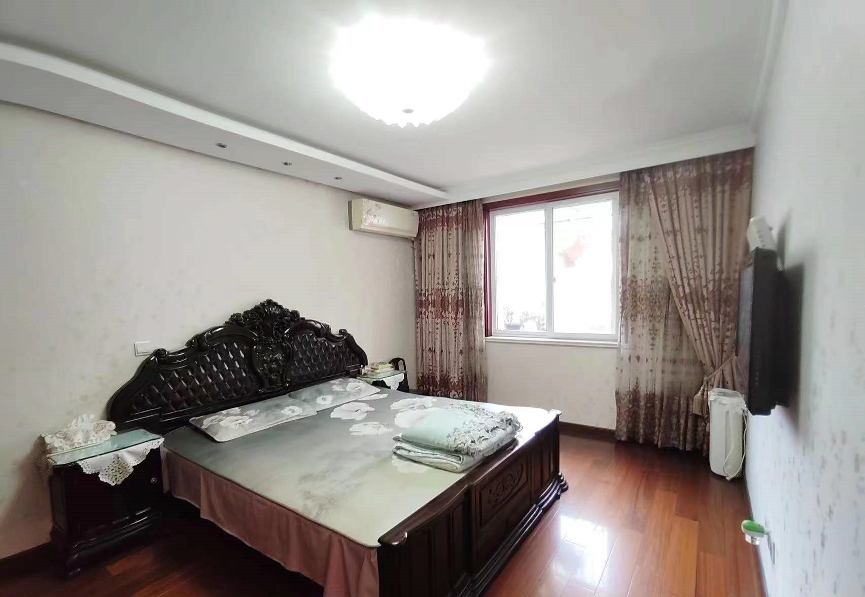 金辉花园 3室2厅2卫 135.12m&sup2;