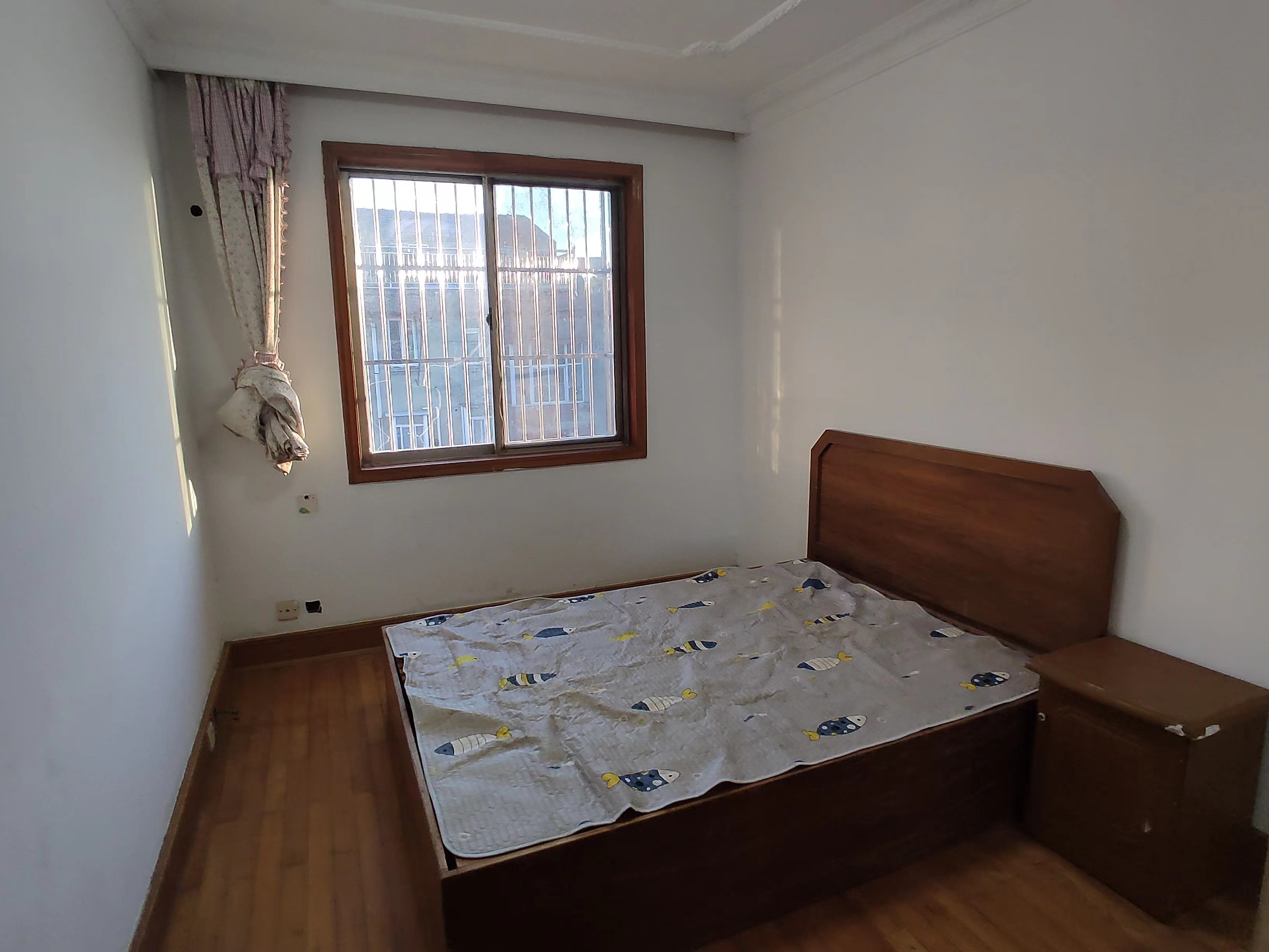 虹桥东村 3室1厅1卫 83m&sup2;