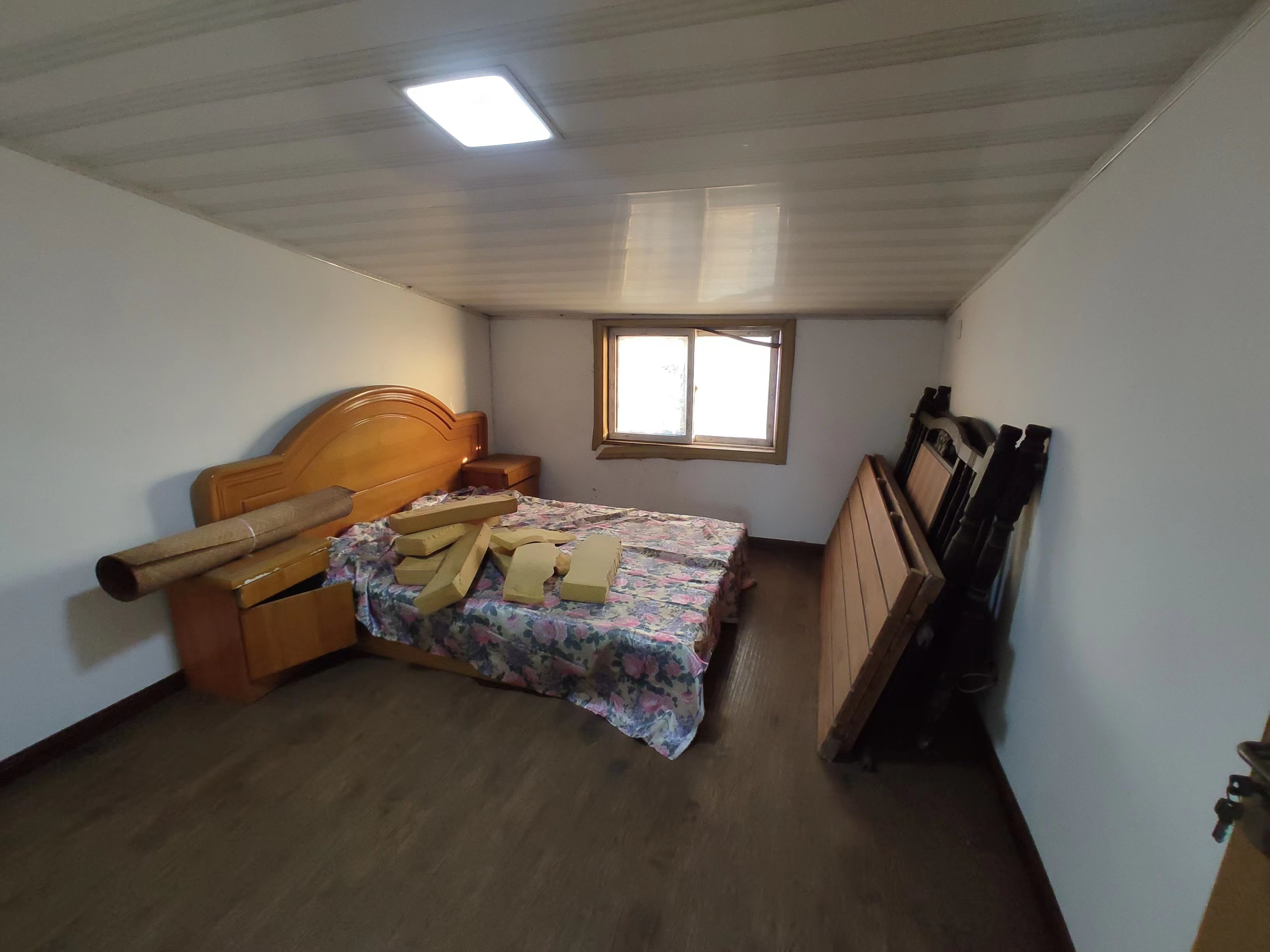 虹桥东村 3室1厅1卫 83m&sup2;