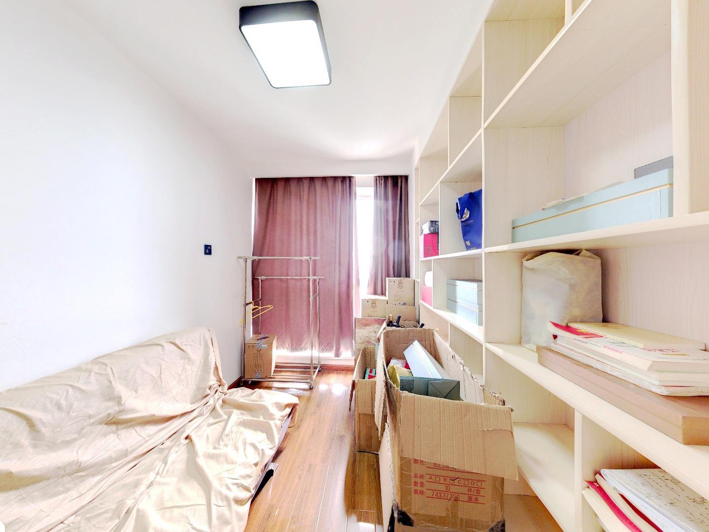 万达华府 3室2厅1卫 95m&sup2;