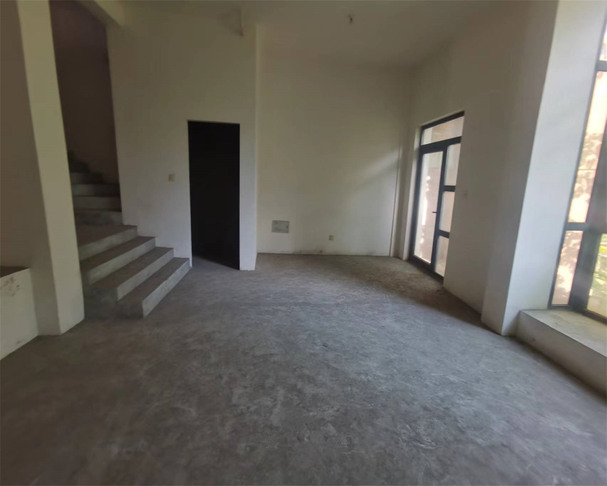香槟美墅 5室2厅3卫 315.00m²
