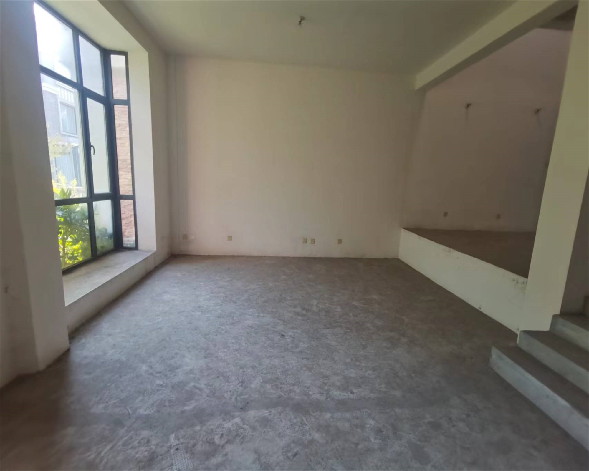 香槟美墅 5室2厅3卫 315.00m²