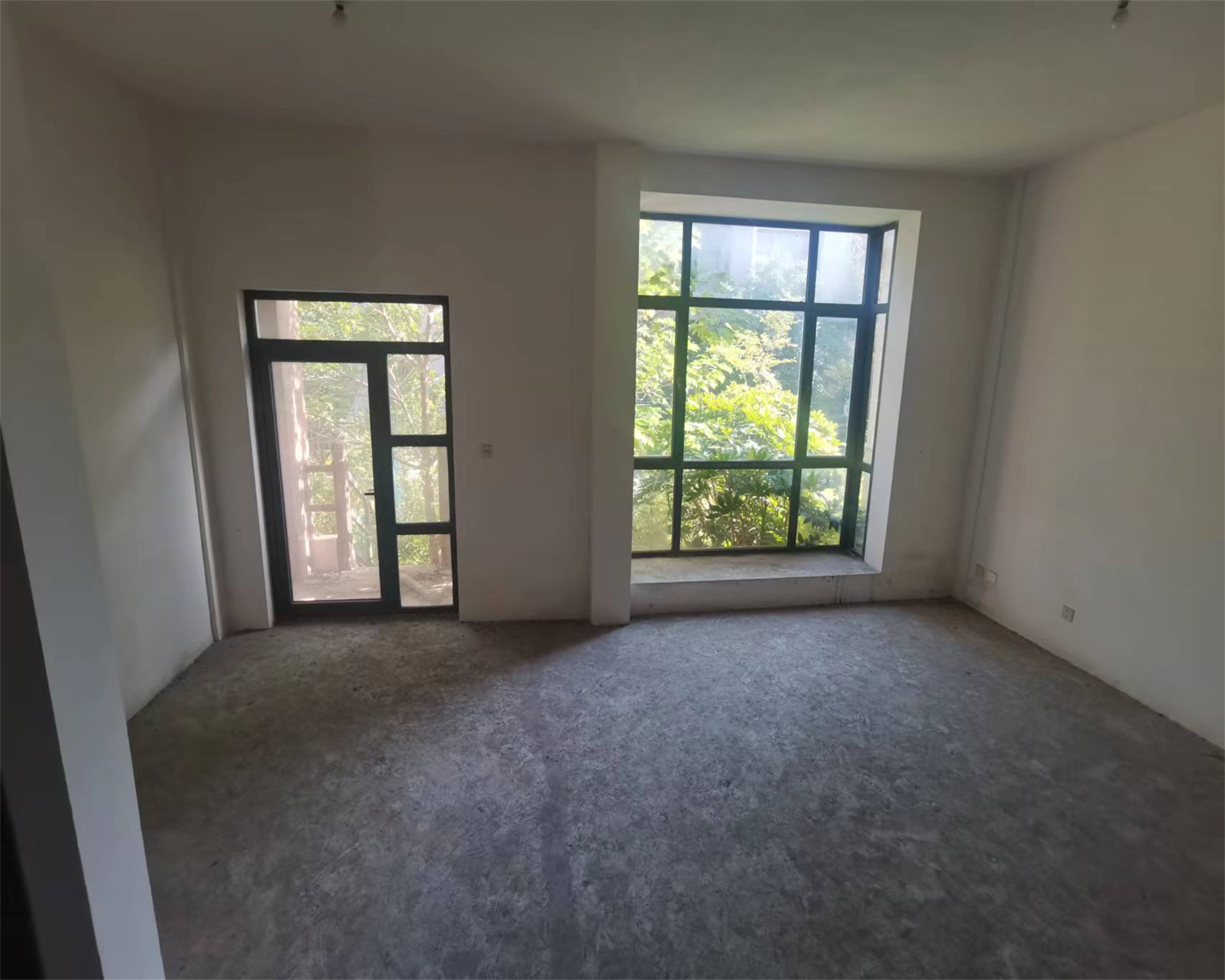 香槟美墅 5室2厅3卫 315.00m²