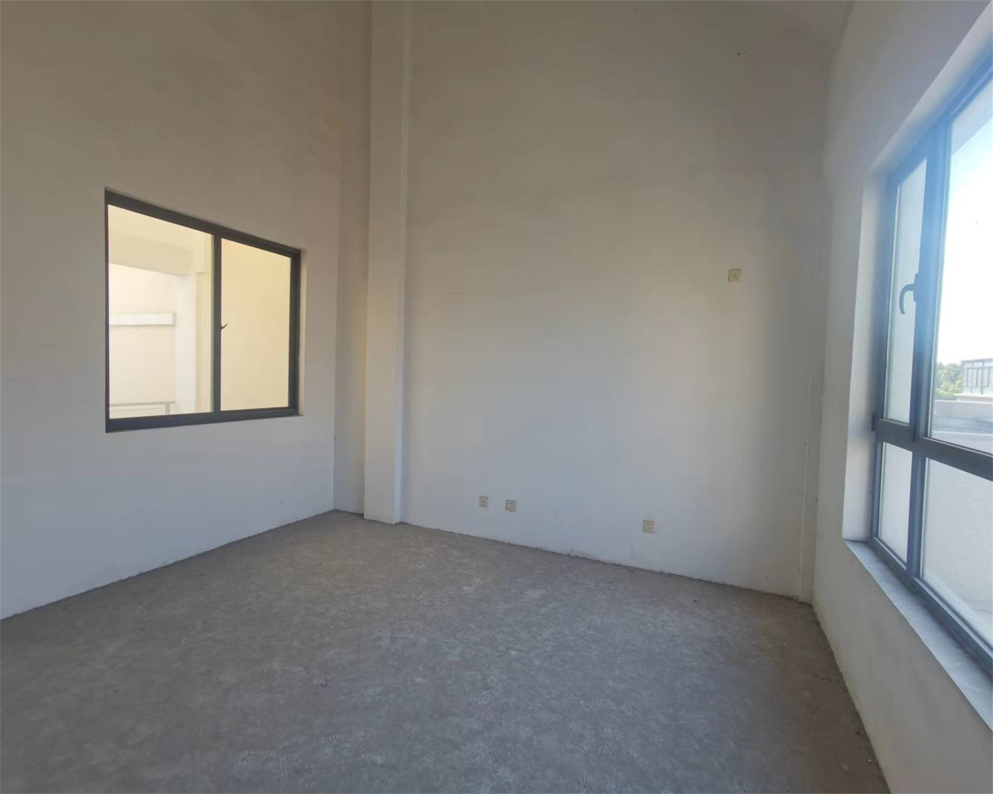 香槟美墅 5室2厅3卫 315.00m²