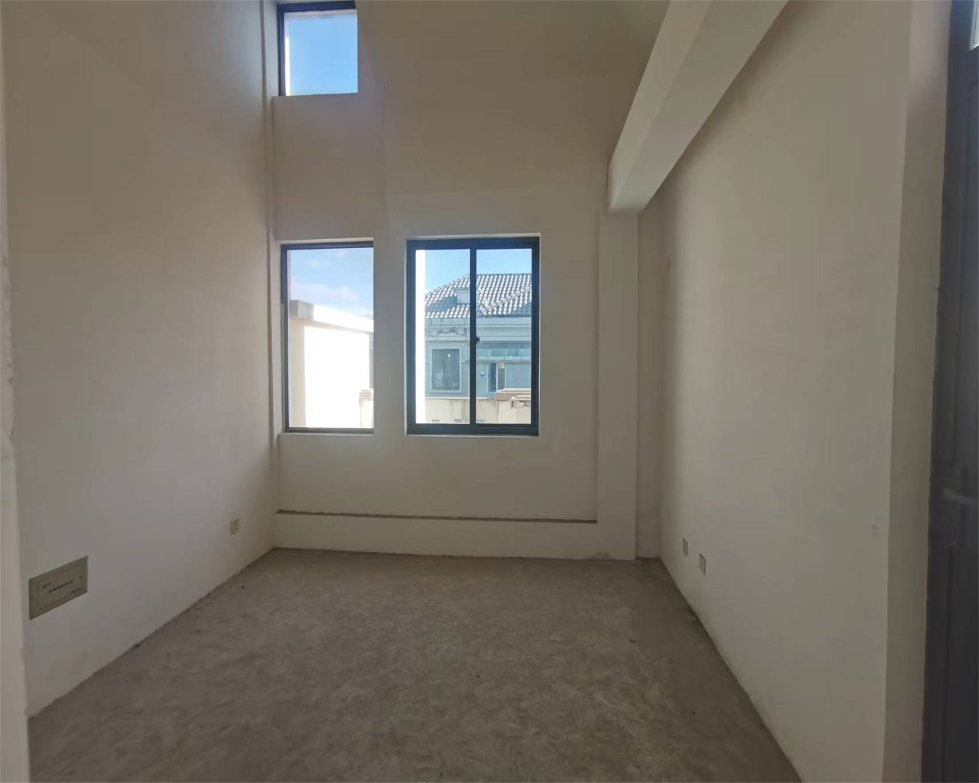 香槟美墅 5室2厅3卫 315.00m²