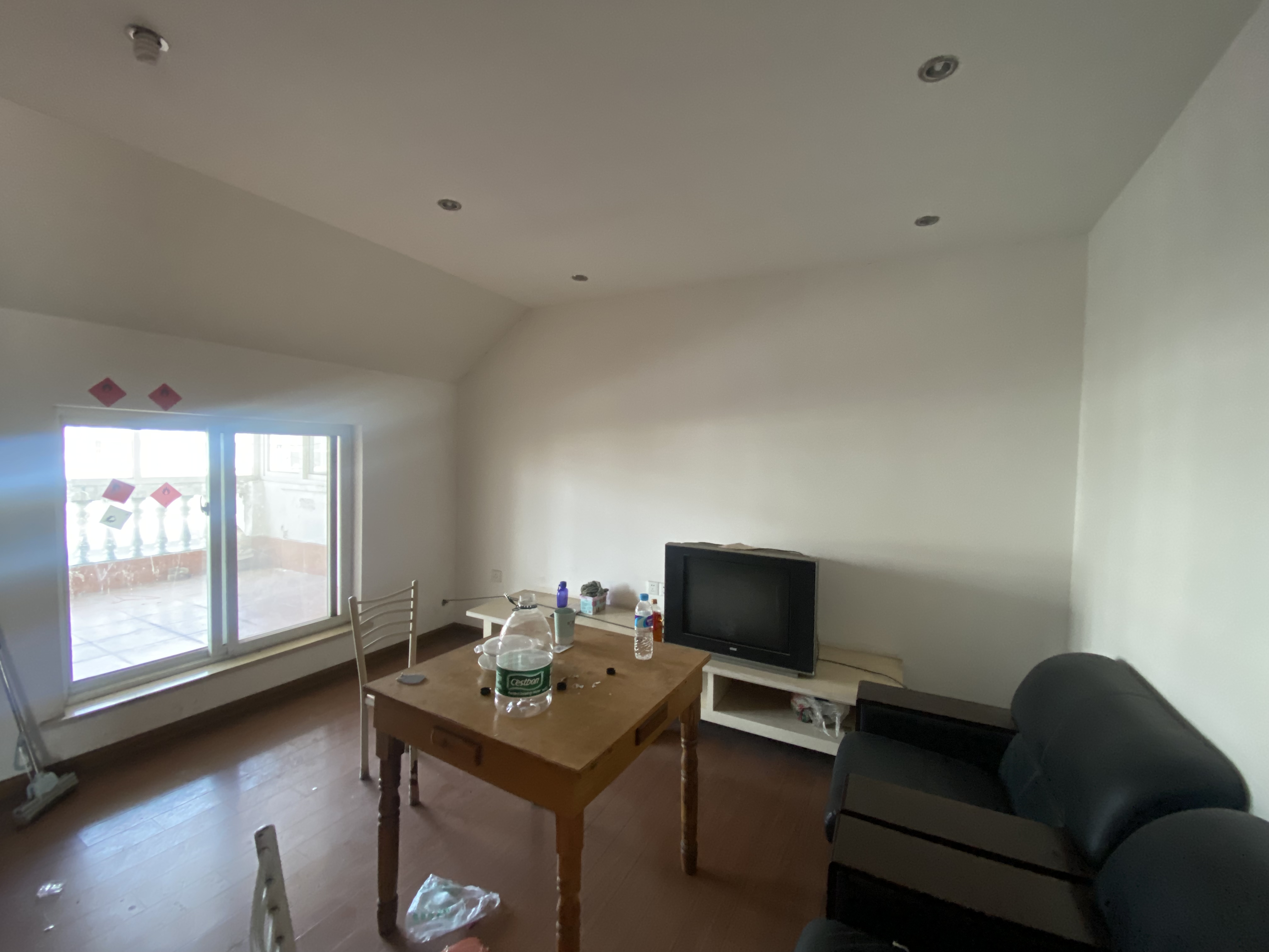 怡园新苑 4室2厅2卫 90.00m&sup2;