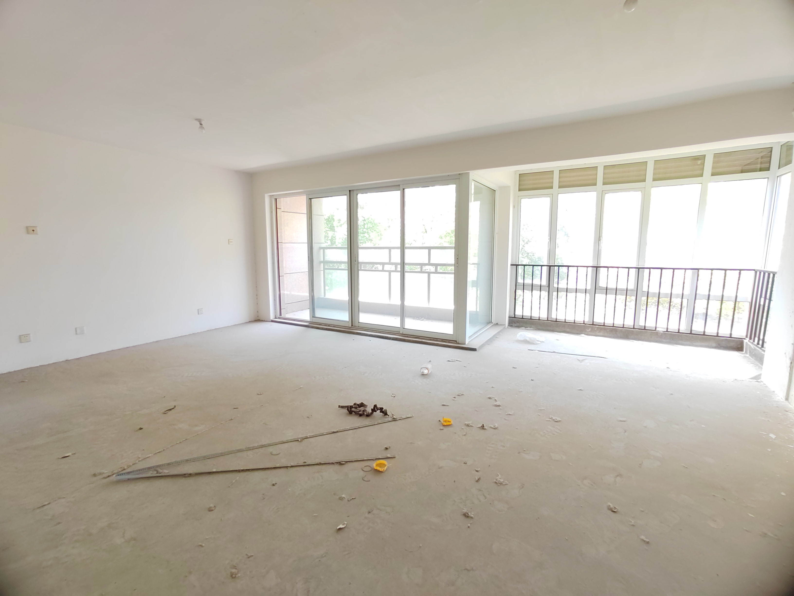 天安花园 4室2厅3卫 303m&sup2;