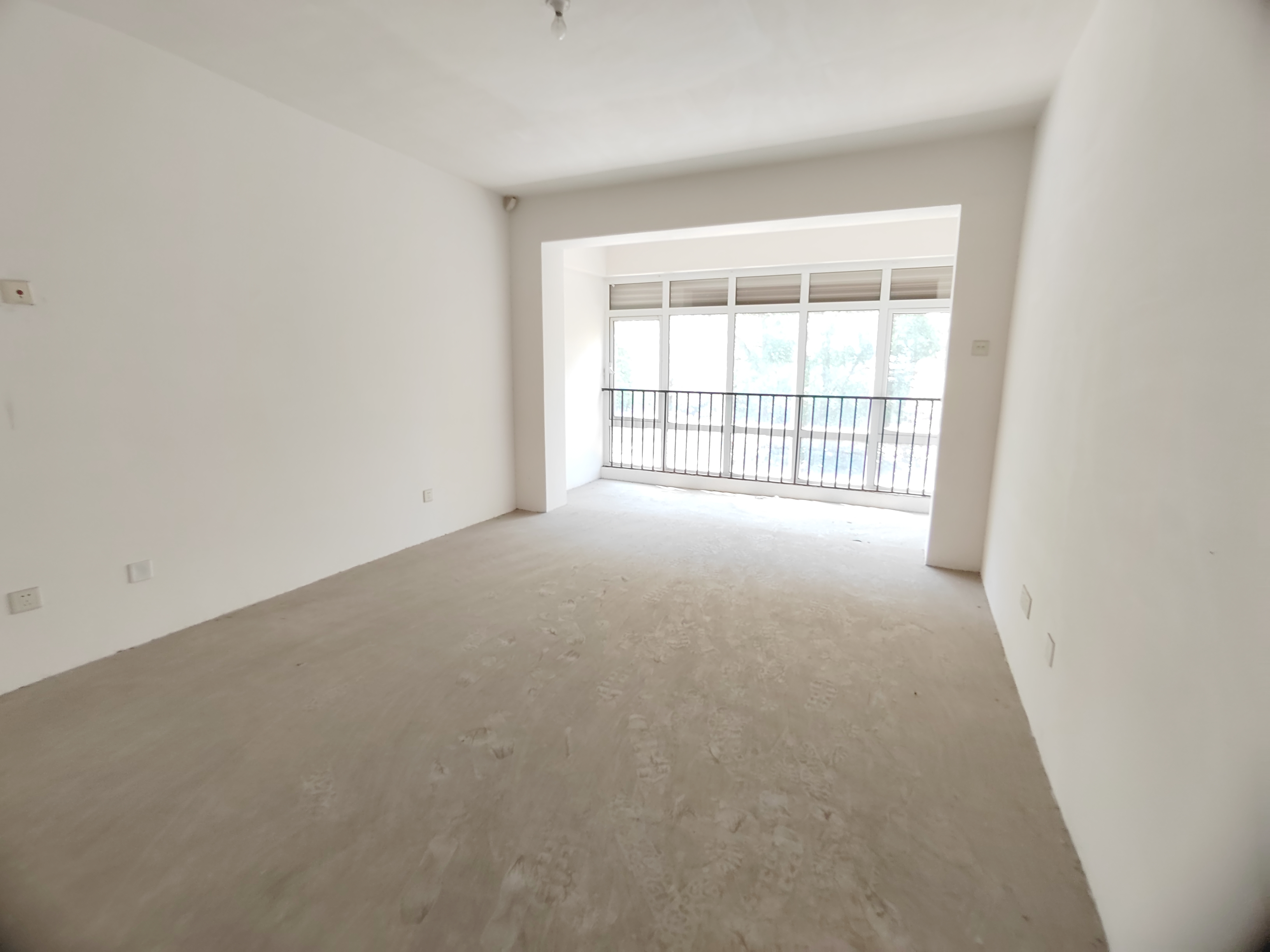 天安花园 4室2厅3卫 303m&sup2;