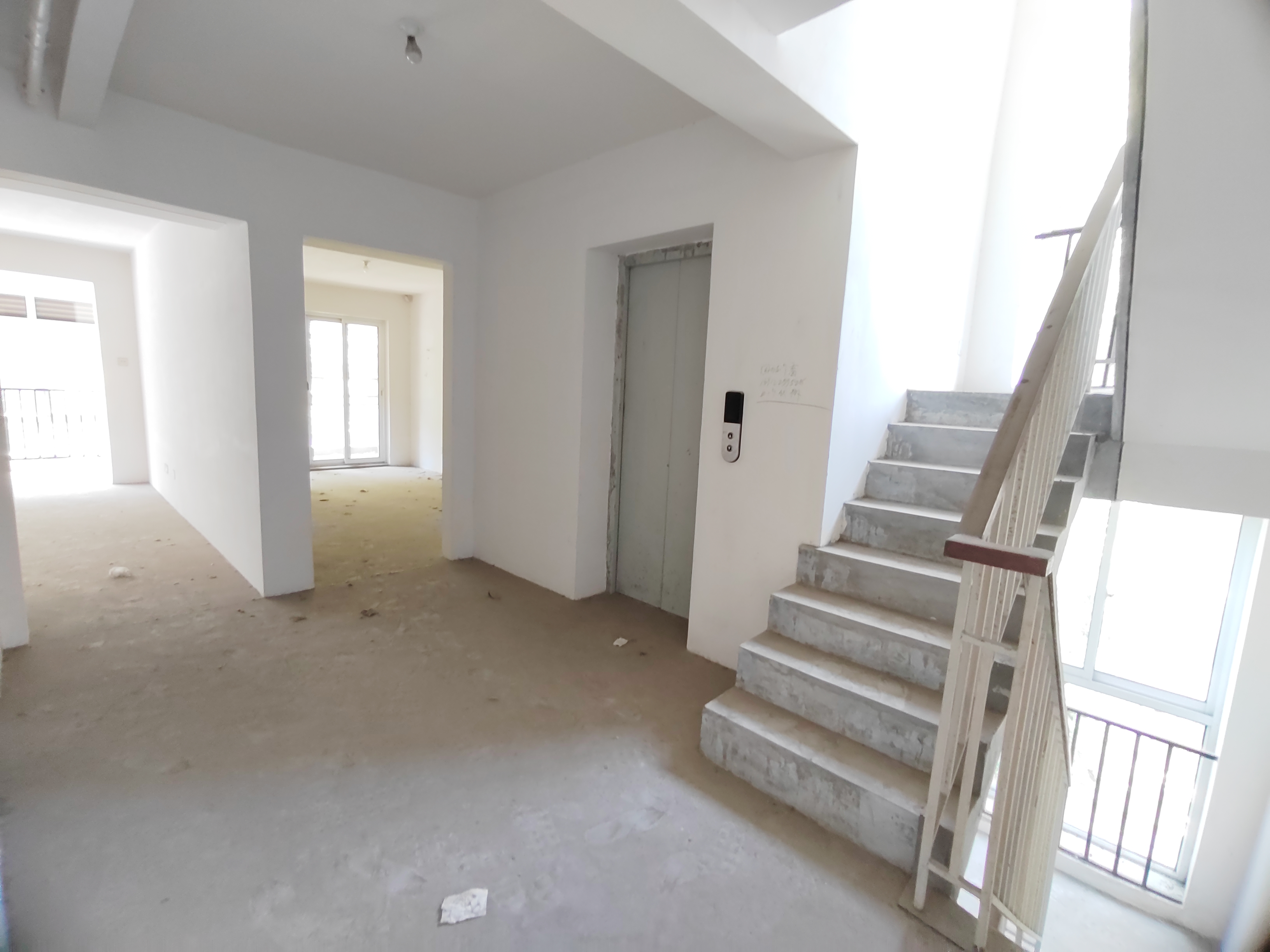 天安花园 4室2厅3卫 303m&sup2;