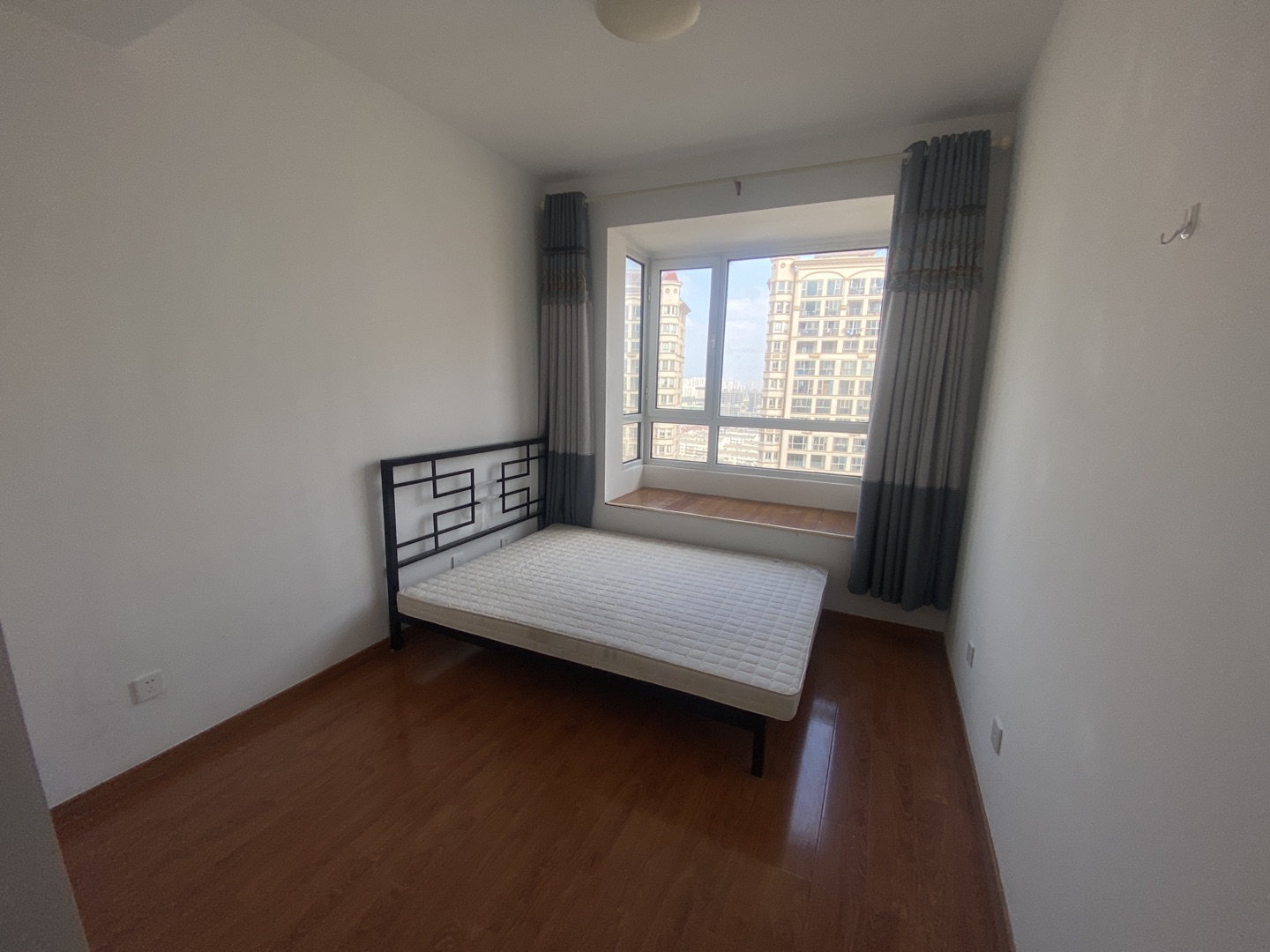 中南世纪花城三期 3室2厅1卫 136m&sup2;