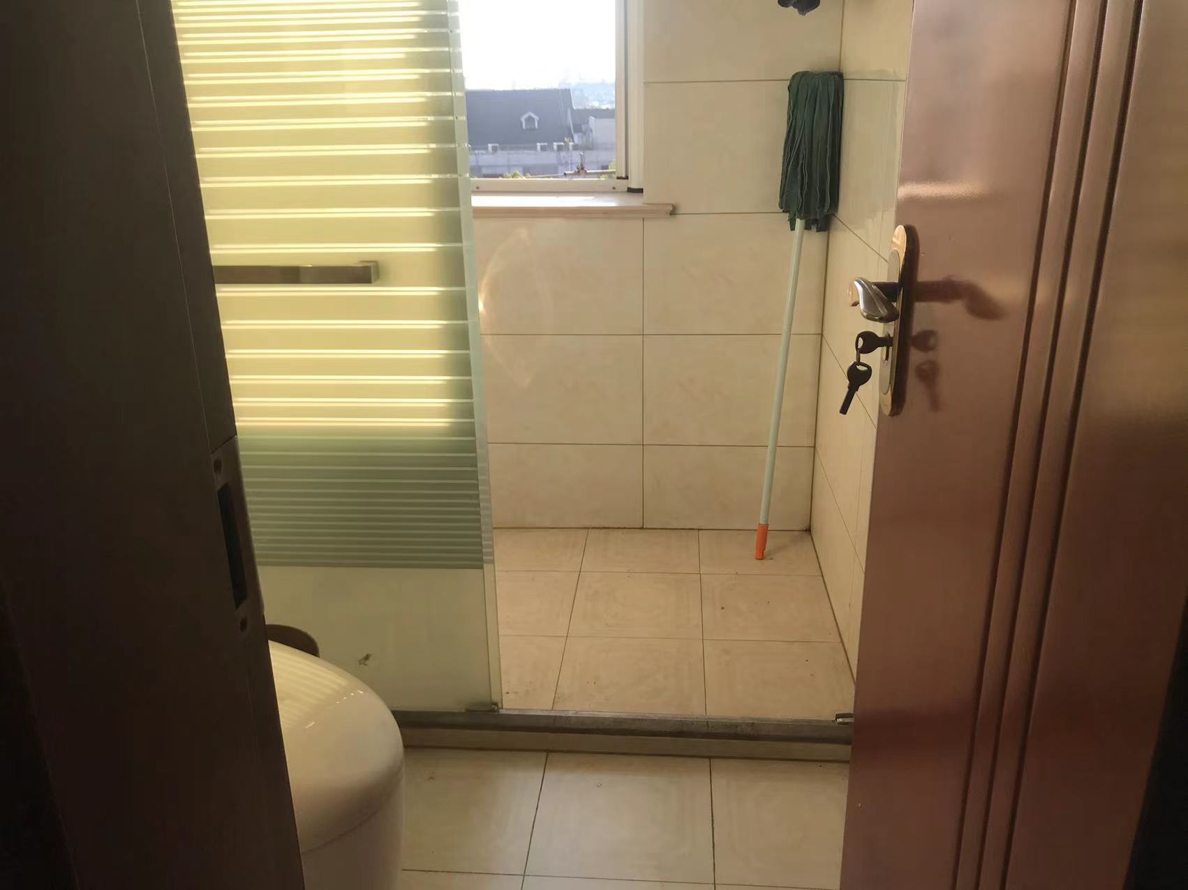 外滩小区 4室2厅2卫 143m&sup2;