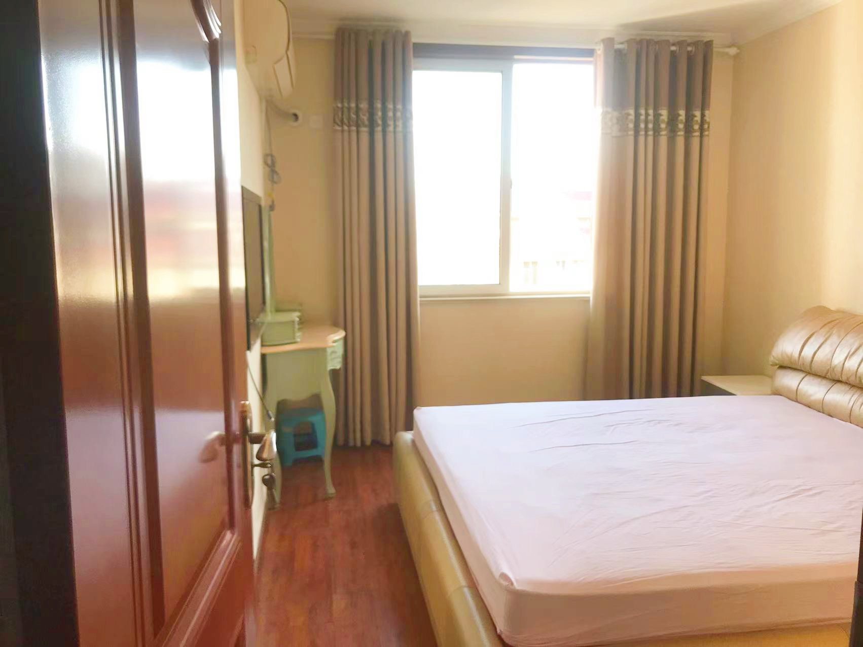 外滩小区 4室2厅2卫 143m&sup2;