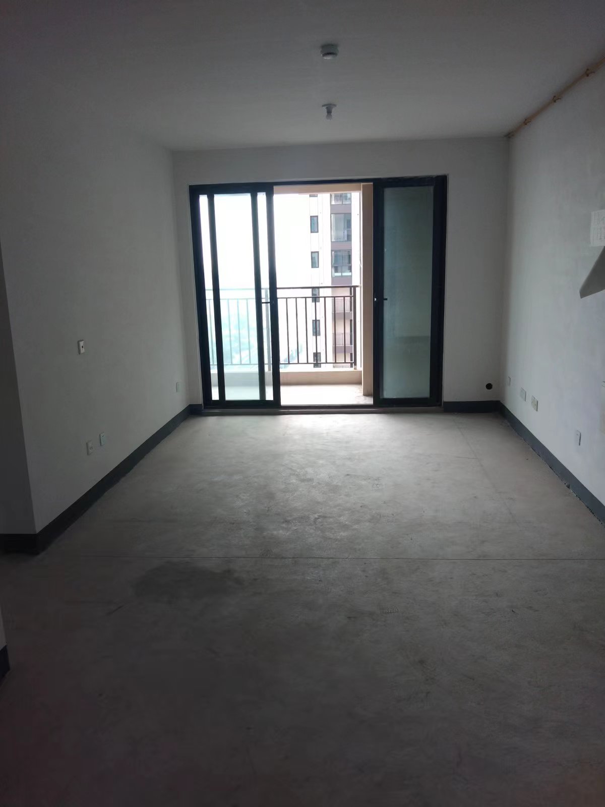 绿地新里城 3室2厅2卫 106m&sup2;