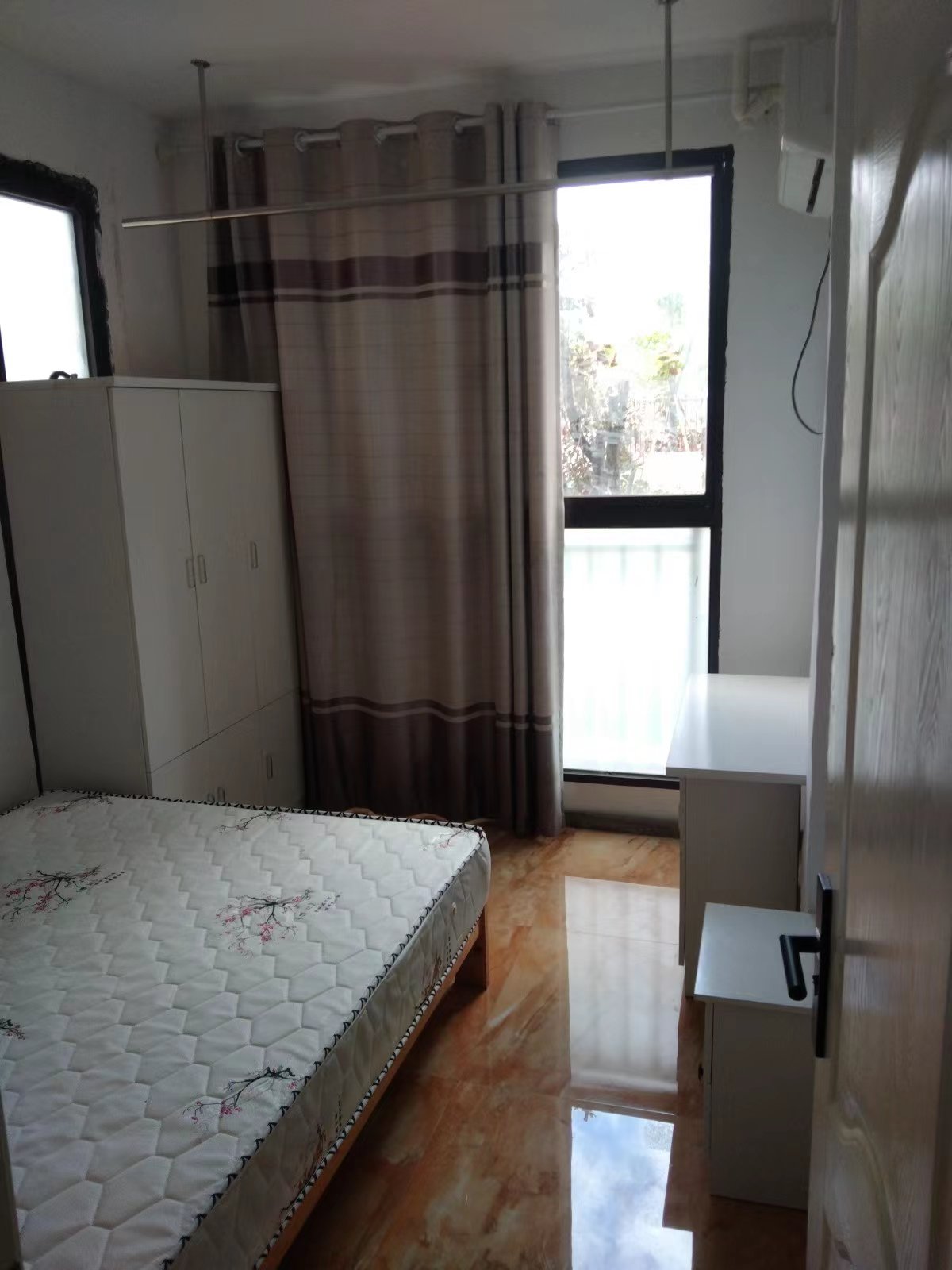 绿地新里城 3室2厅2卫 116m&sup2;