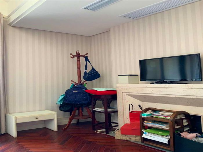 金河名人世家 4室2厅3卫 231m&sup2;