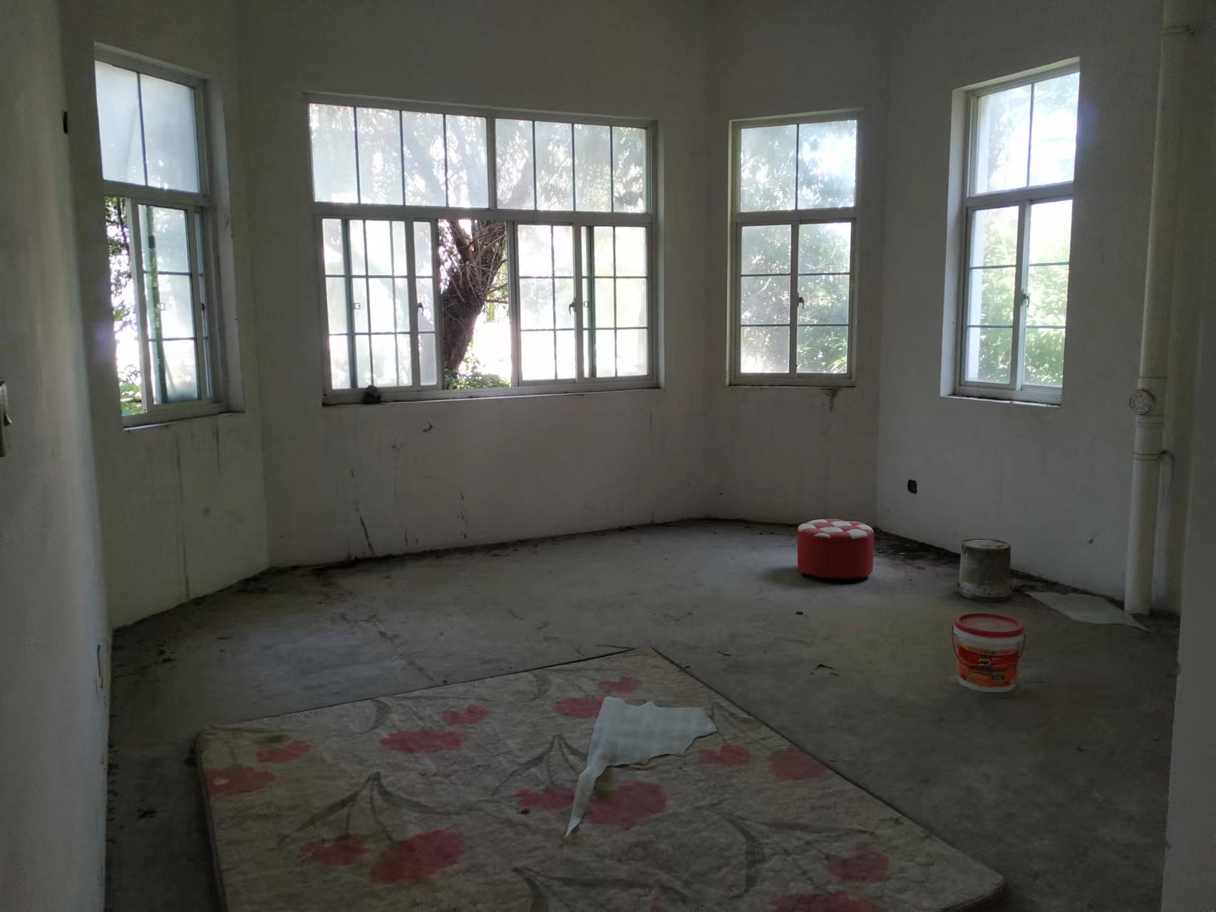 东郊庄园 5室3厅3卫 600.00m²