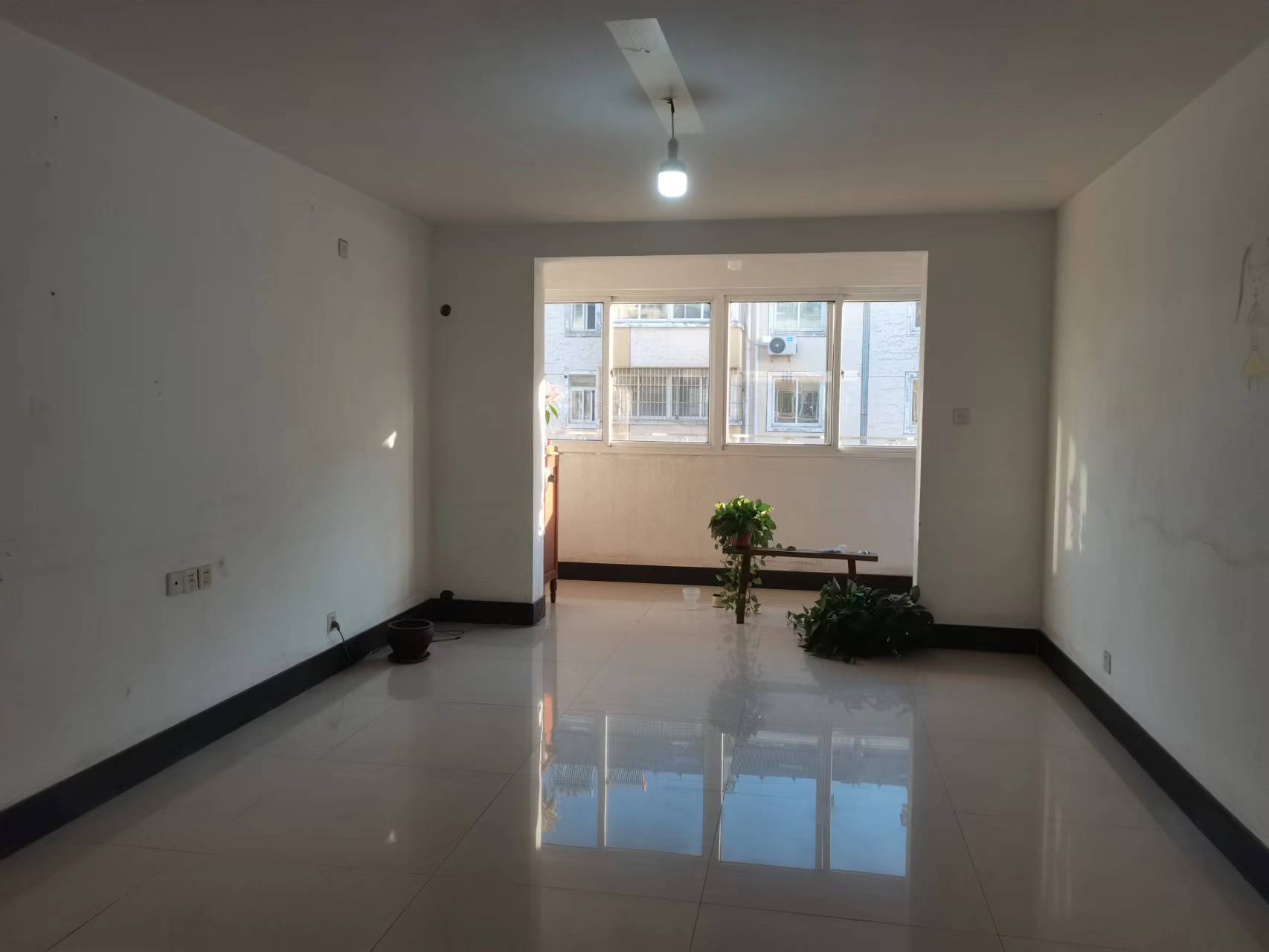 滨河东城 3室2厅2卫 140.00m&sup2;