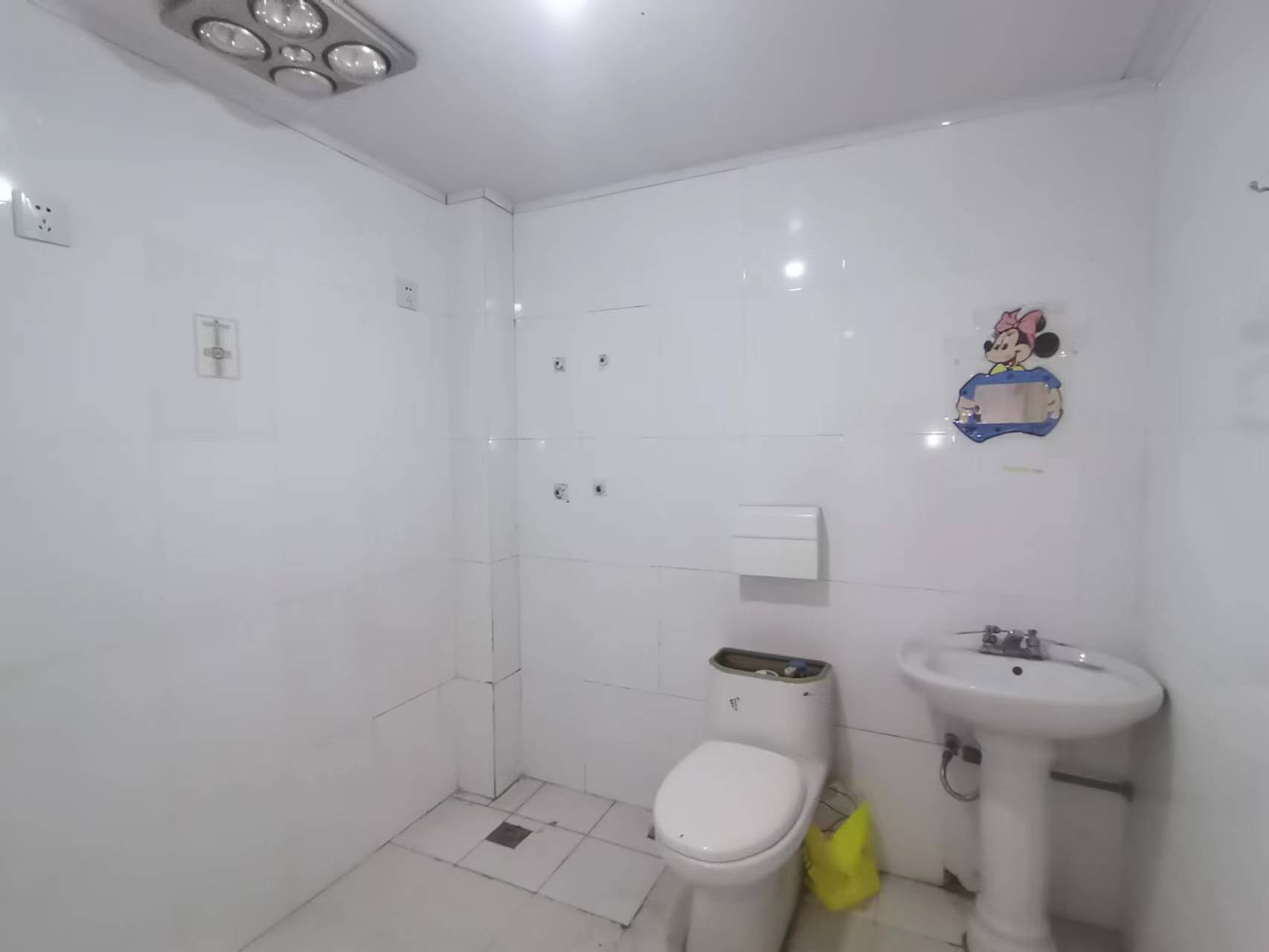 滨河东城 3室2厅2卫 140.00m&sup2;