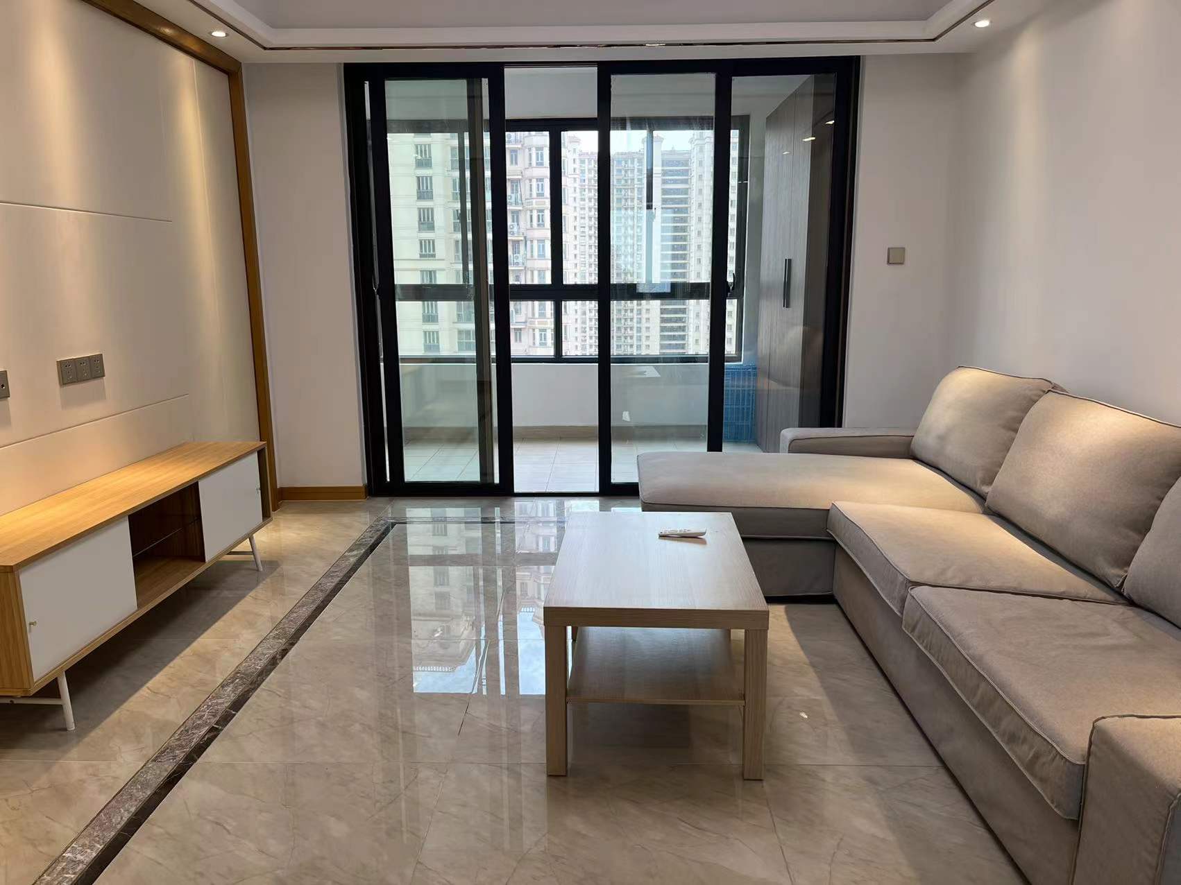 中南世纪花城三期 4室2厅2卫 143m²