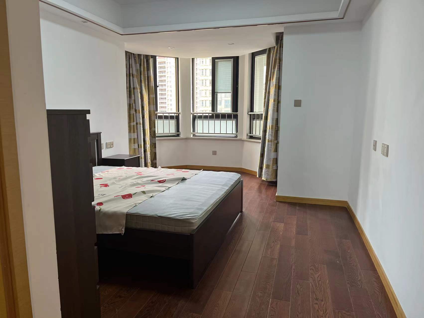 中南世纪花城三期 4室2厅2卫 143m&sup2;